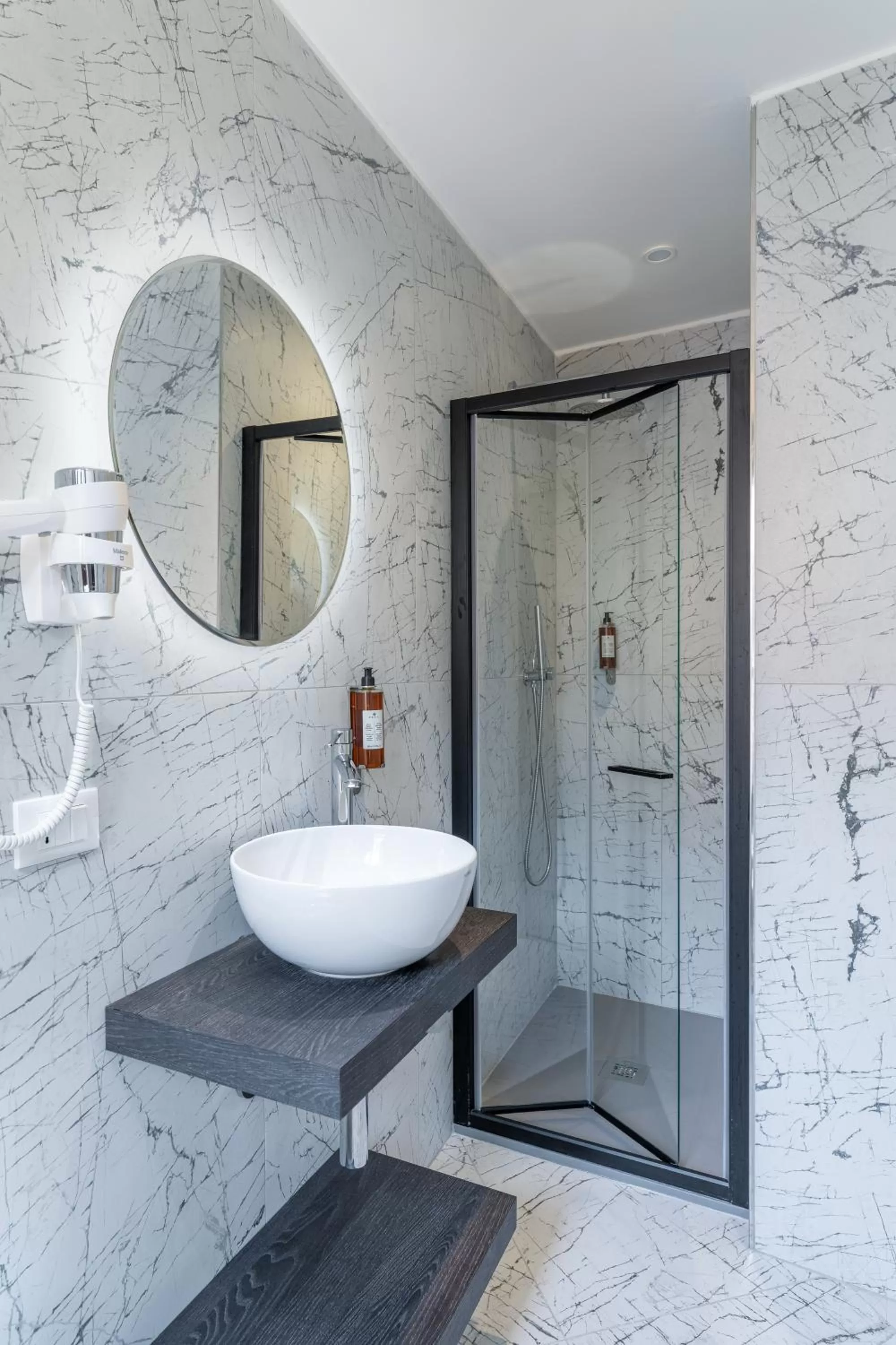 Shower in Hotel Villa Rosa