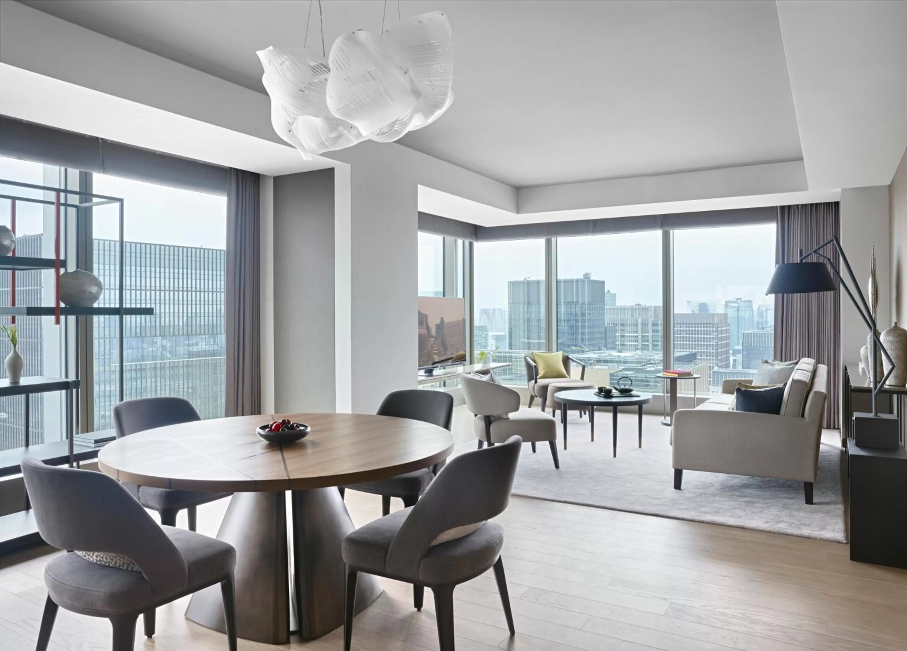 Living room in Four Seasons Hotel Tokyo at Otemachi