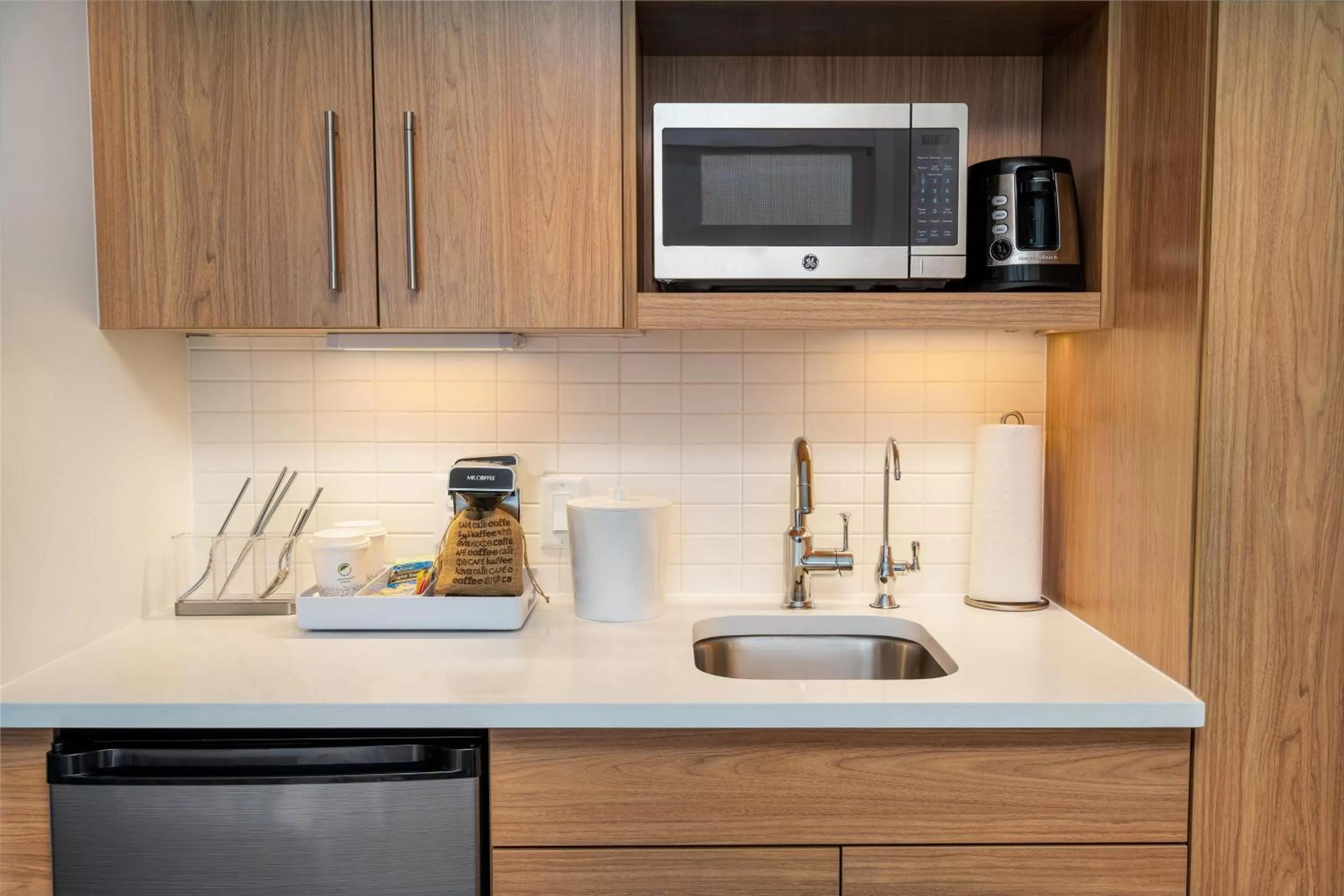 Kitchen or kitchenette in Element Sacramento Airport