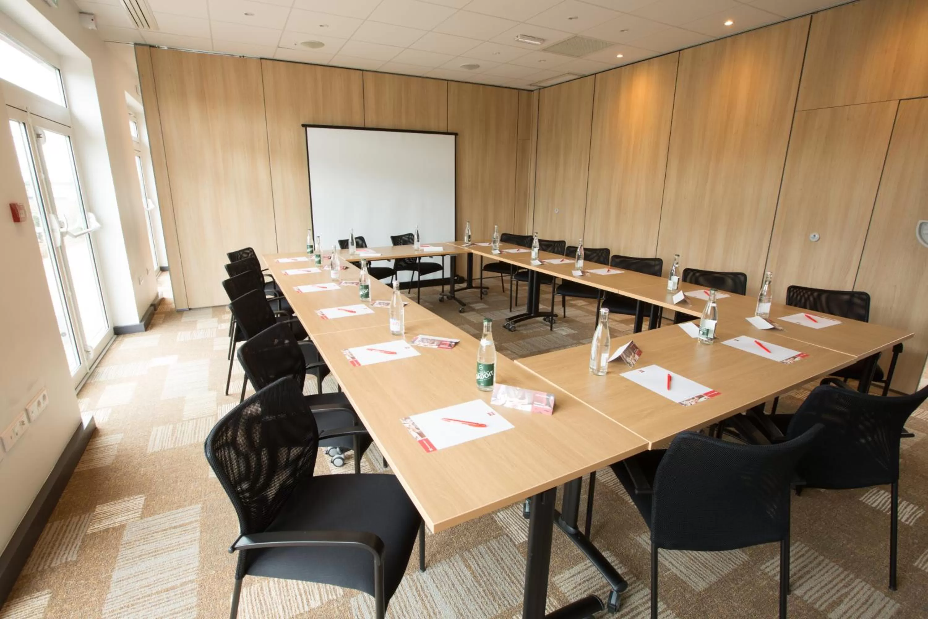 Business facilities in ibis Cherbourg La Glacerie