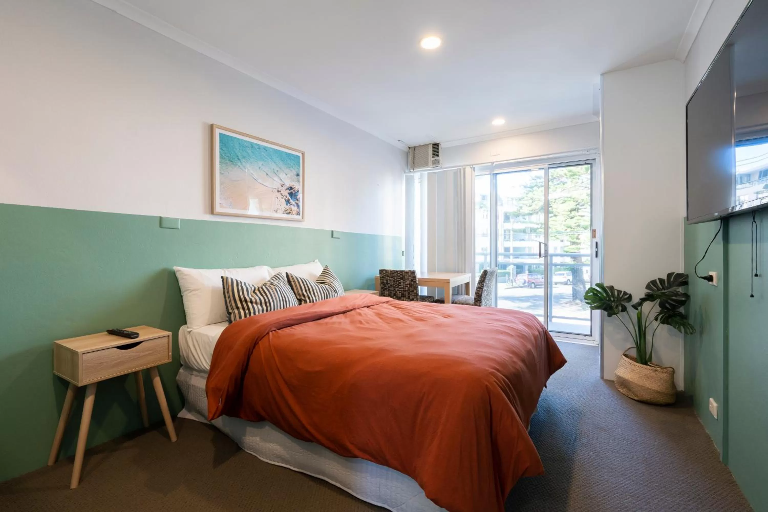 Bed in Manly Waves Studios & Apartments