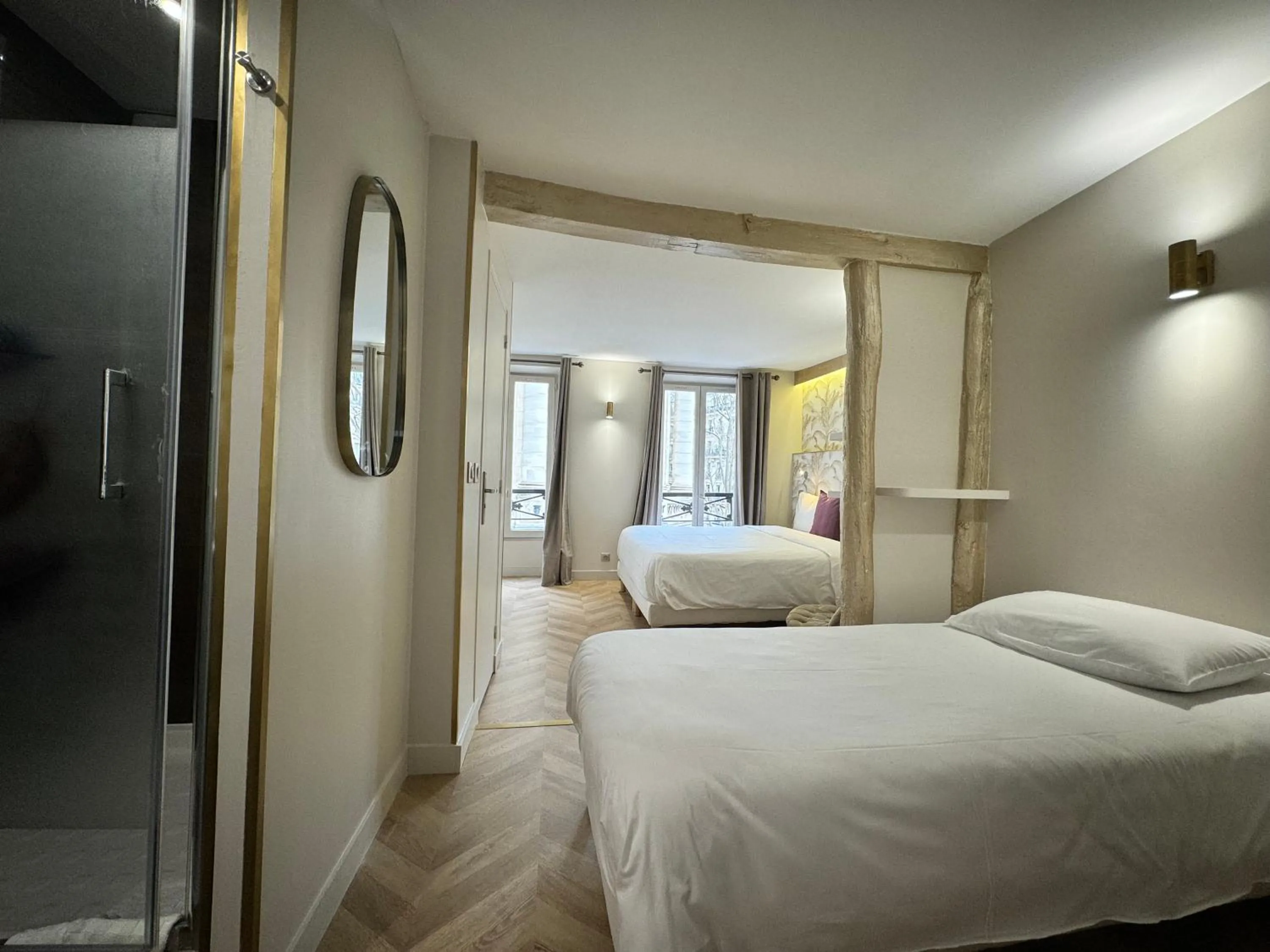 Shower, Bed in Hotel Nation Montmartre