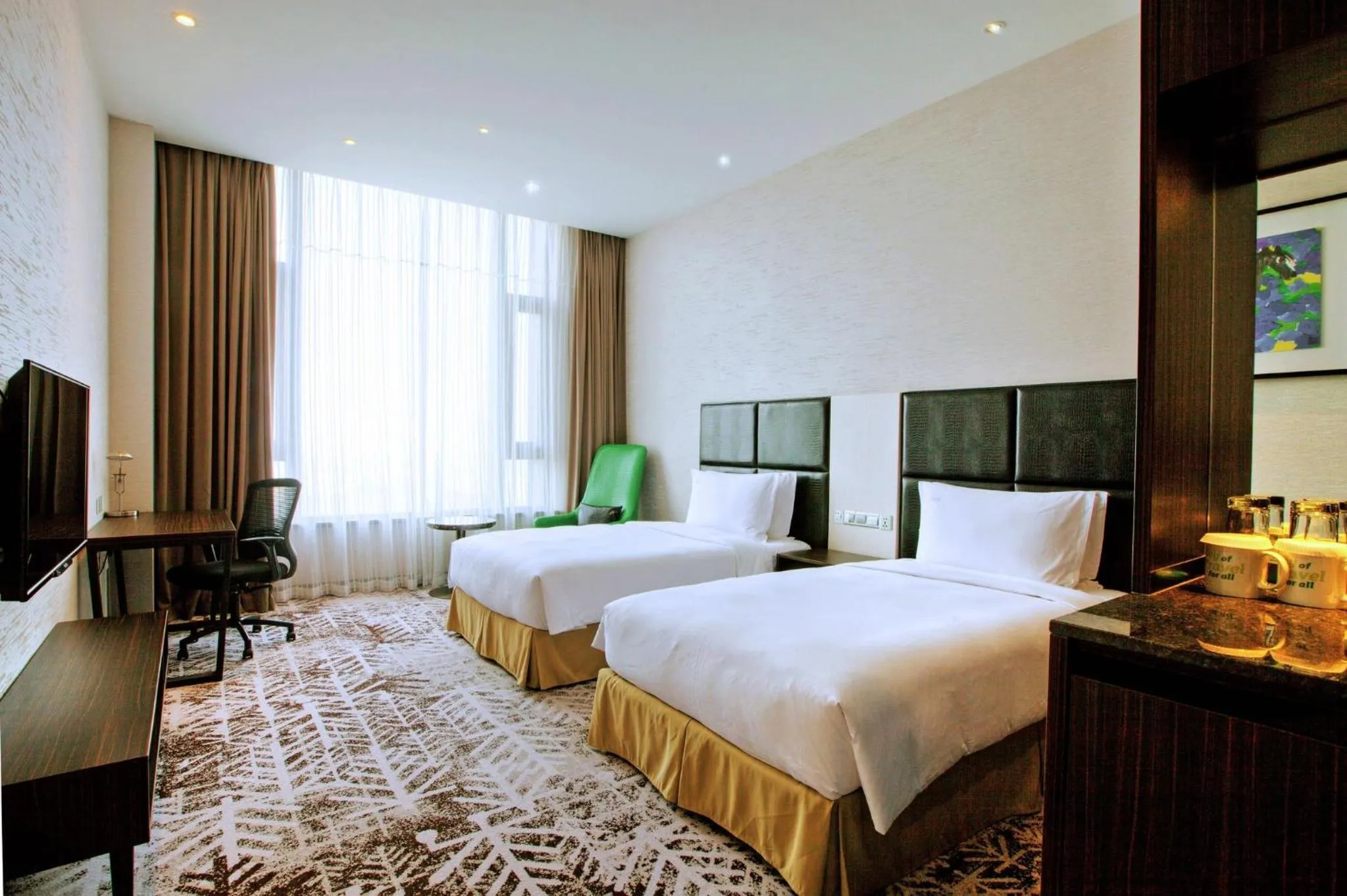 Photo of the whole room, Bed in Crowne Plaza Shanghai Jinshan by IHG