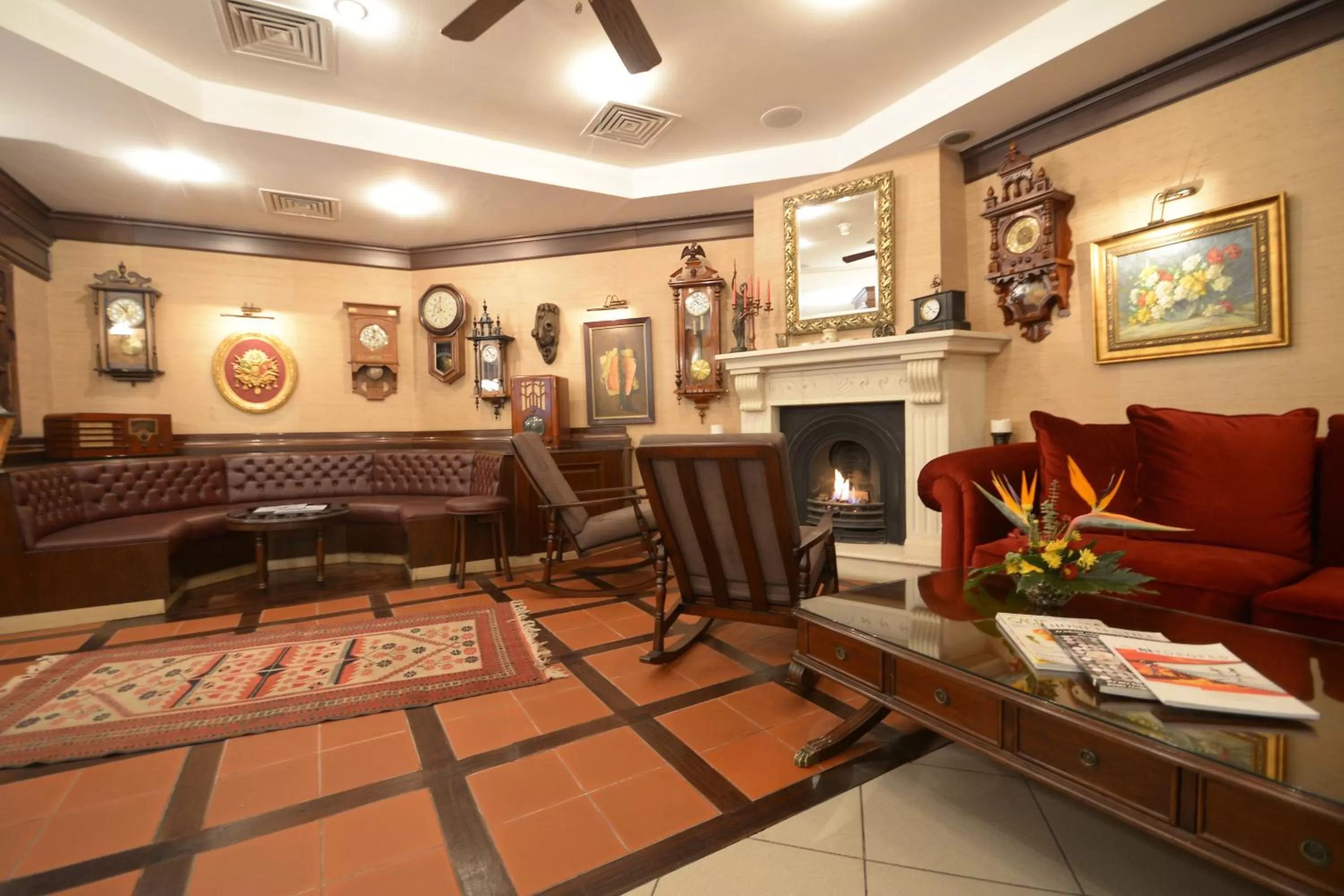 Communal lounge/ TV room in Karaca Hotel