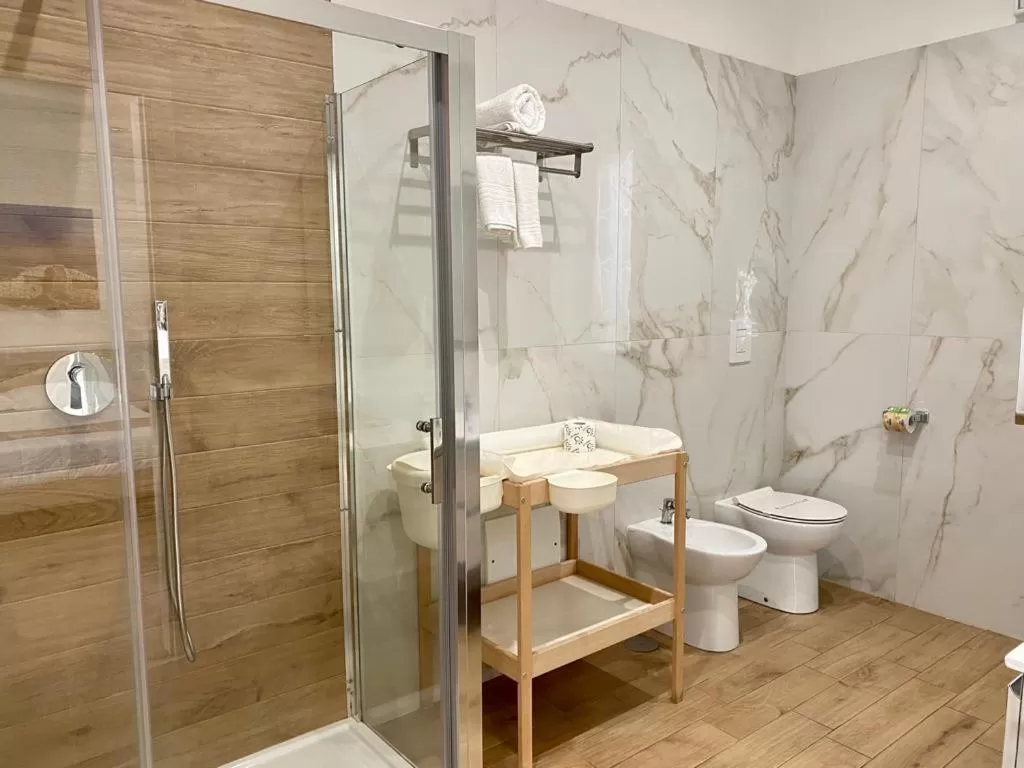 Shower in Villa Manto Bed and Breakfast - Torre Annunziata Pompei