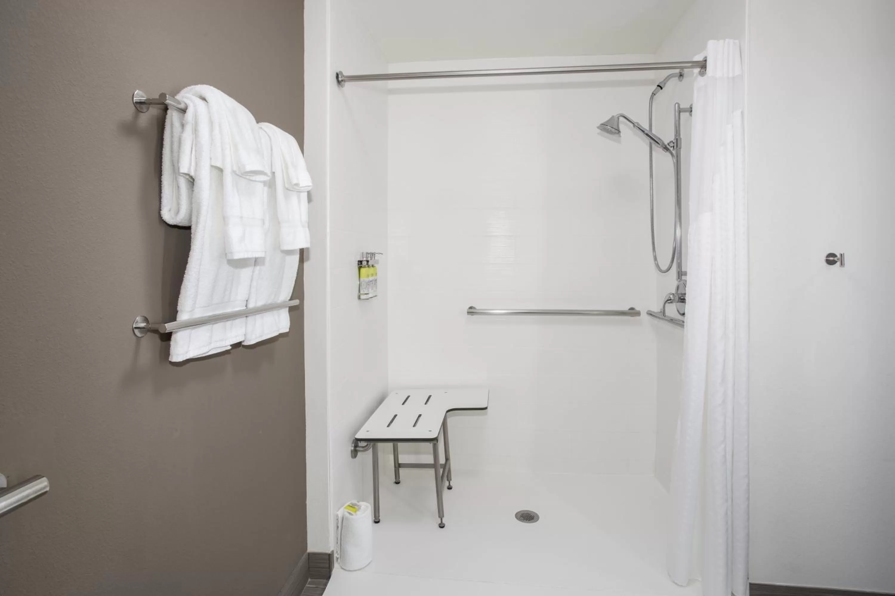 Photo of the whole room in Holiday Inn Express & Suites Great Bend by IHG