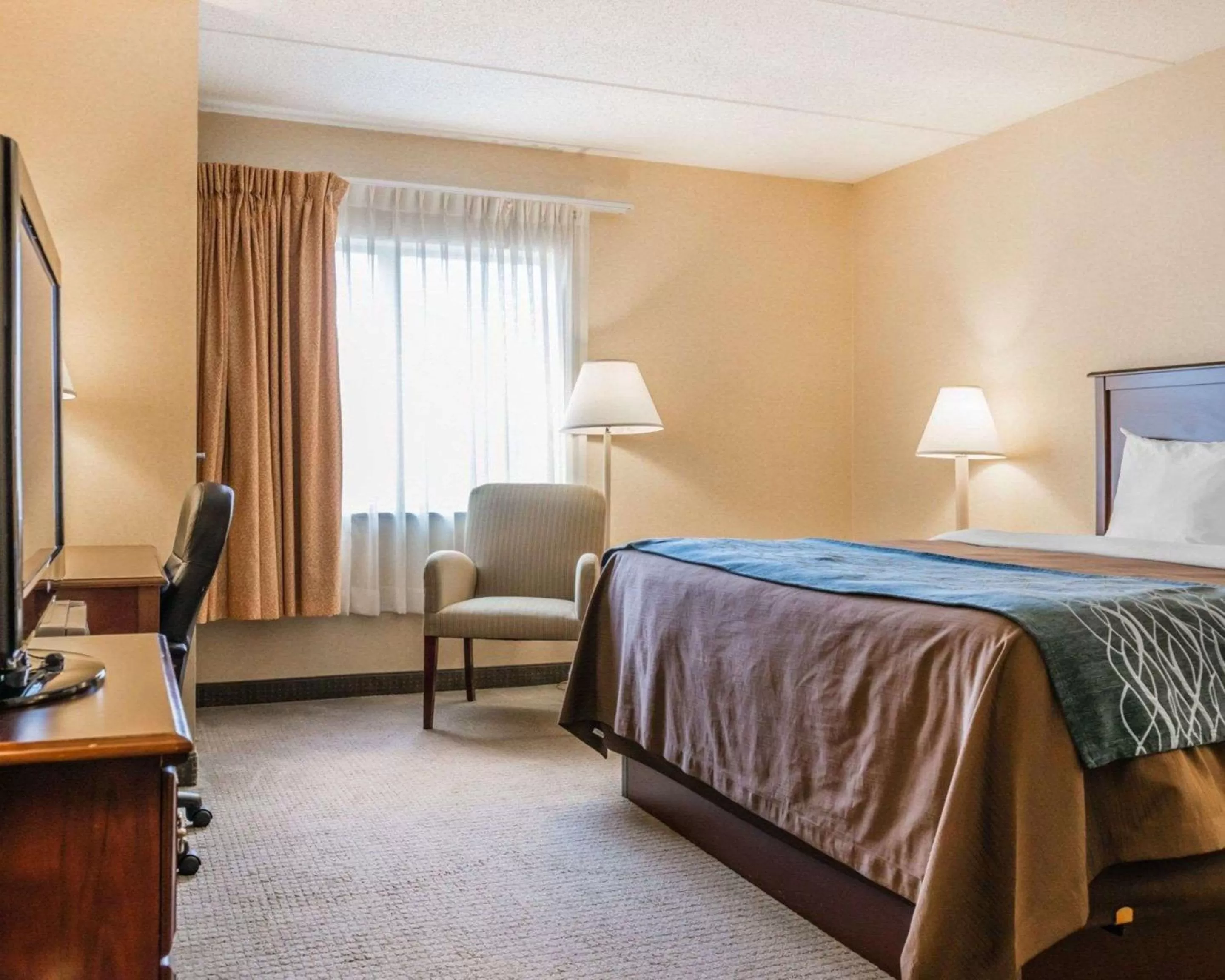 Photo of the whole room, Bed in Rodeway Inn Mercer I-80