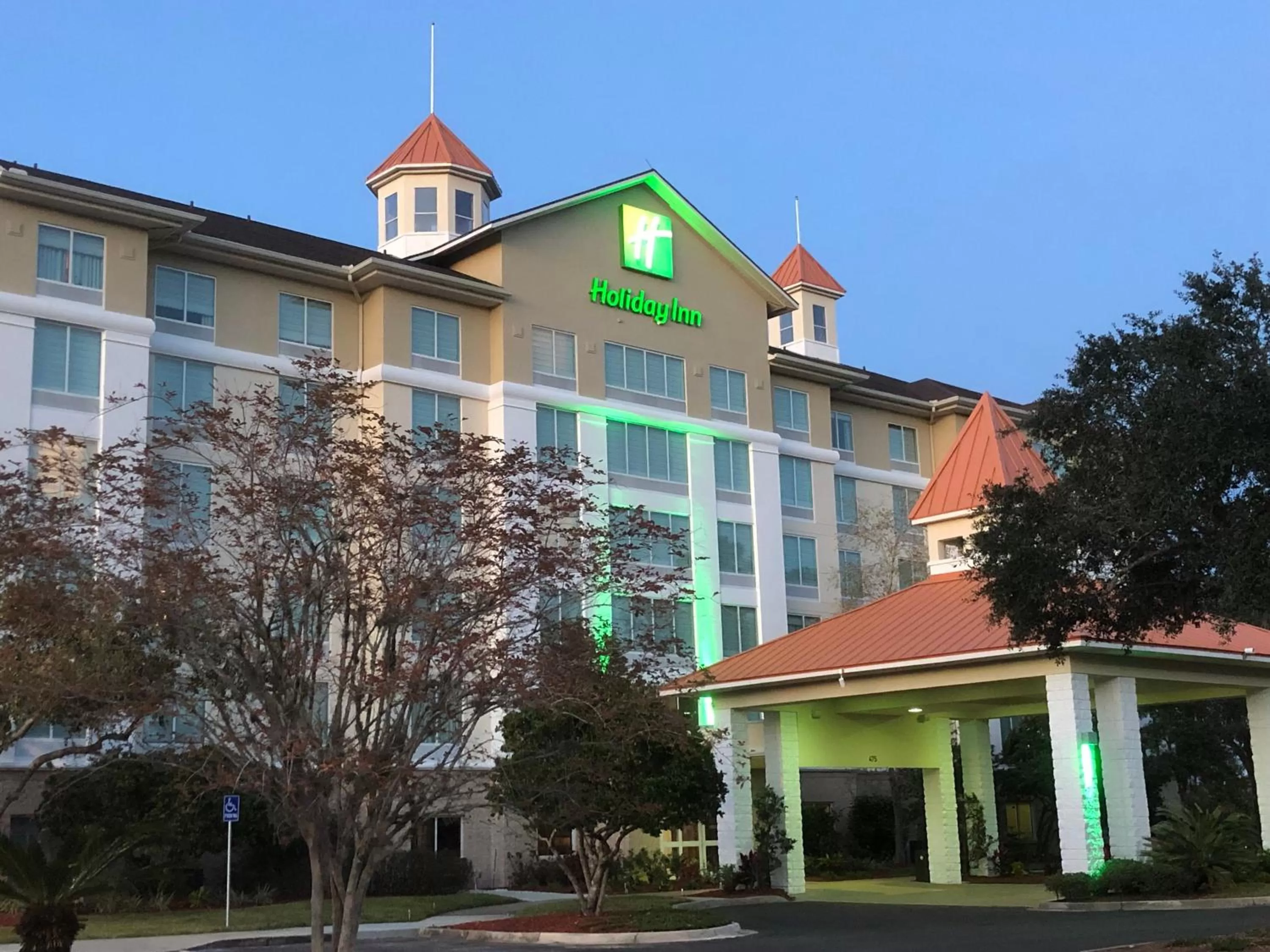 Property building in Holiday Inn - St Augustine - World Golf by IHG