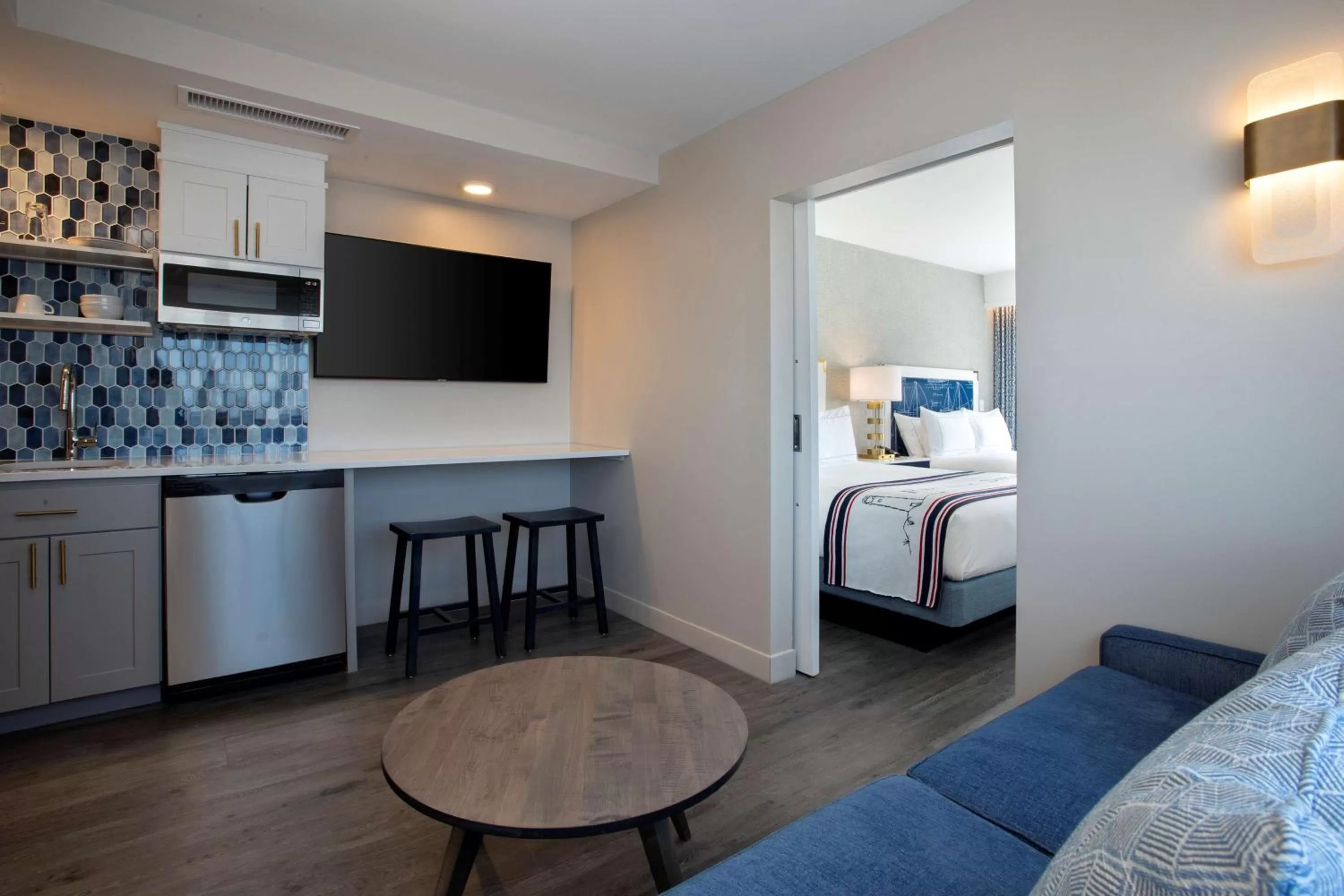 Kitchen or kitchenette, Bed in Fenwick Shores, Tapestry Collection by Hilton