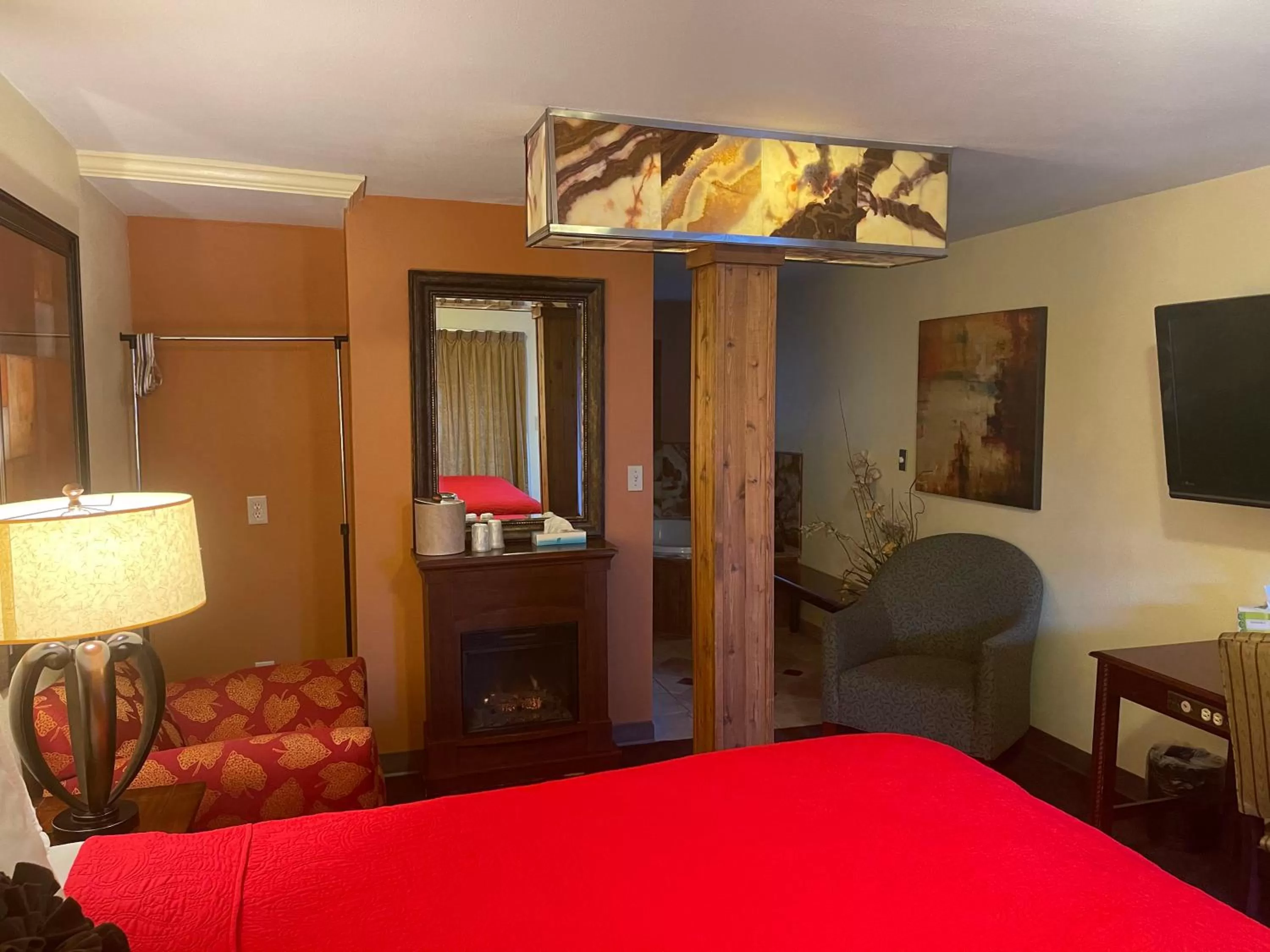 Bed in Pikes Peak Inn