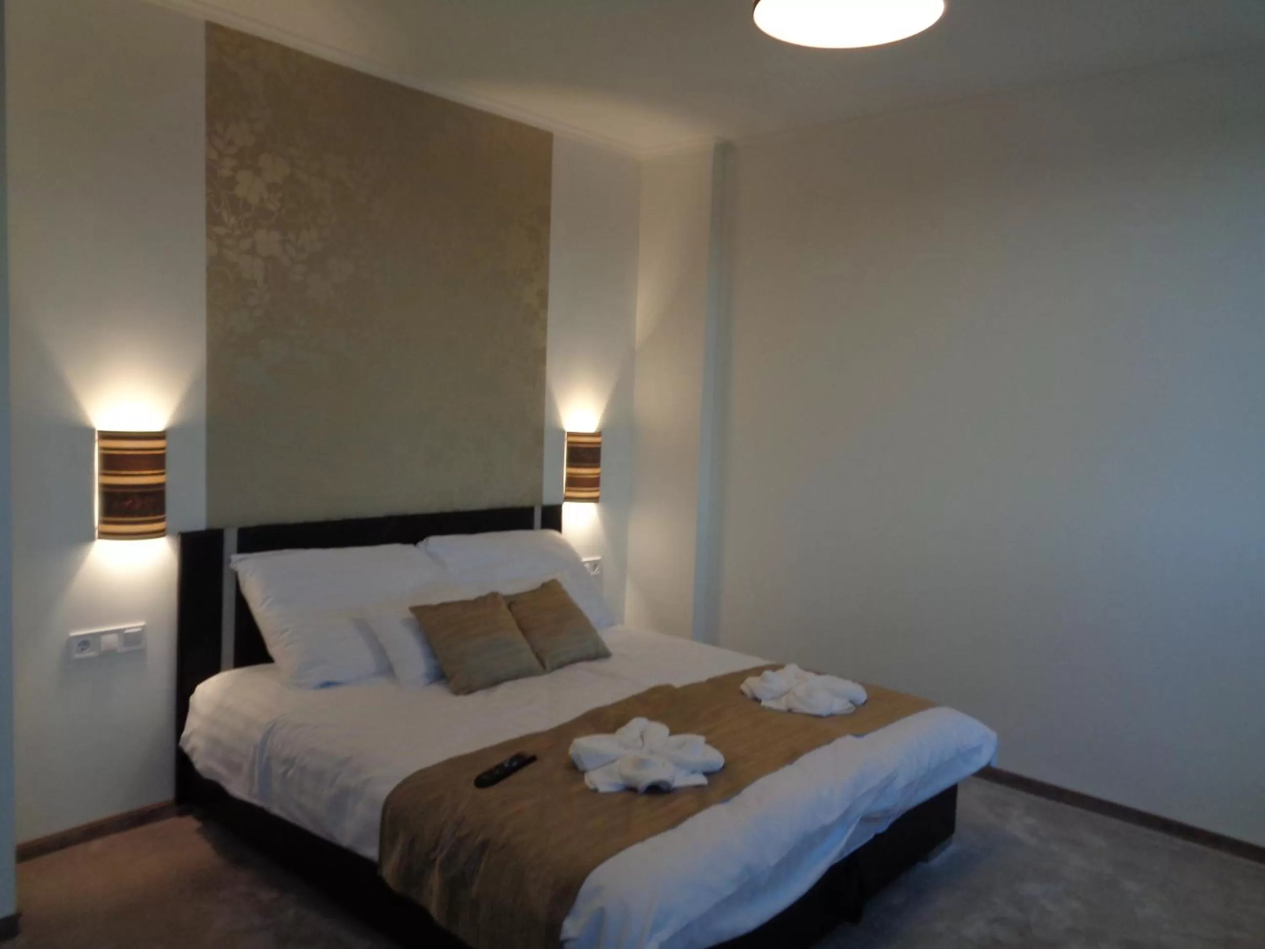 Photo of the whole room, Bed in Hotel Írisz