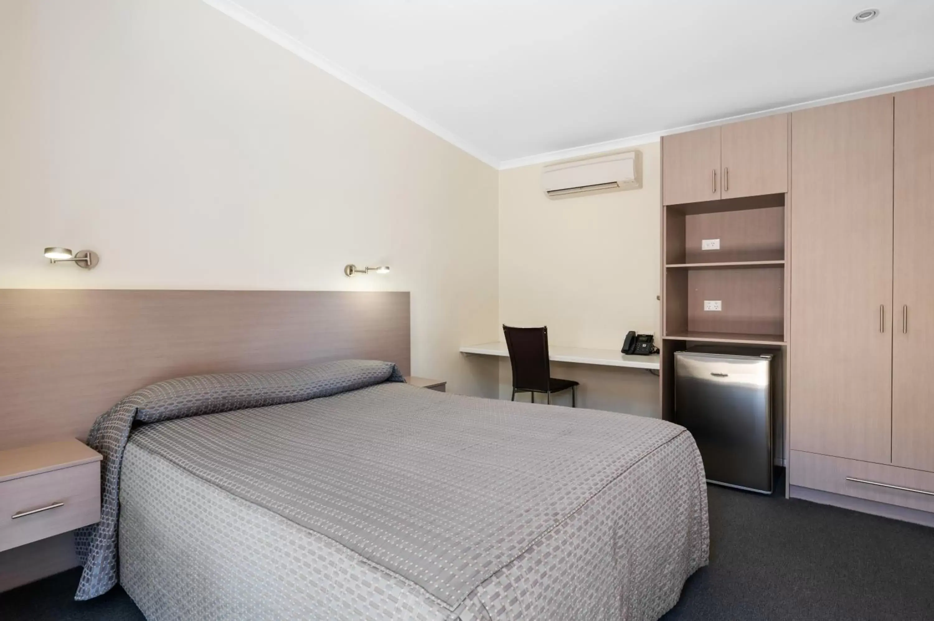 Business Queen Room in The View On Hannans Kalgoorlie Business Queen Room in The View On Hannans Kalgoorlie