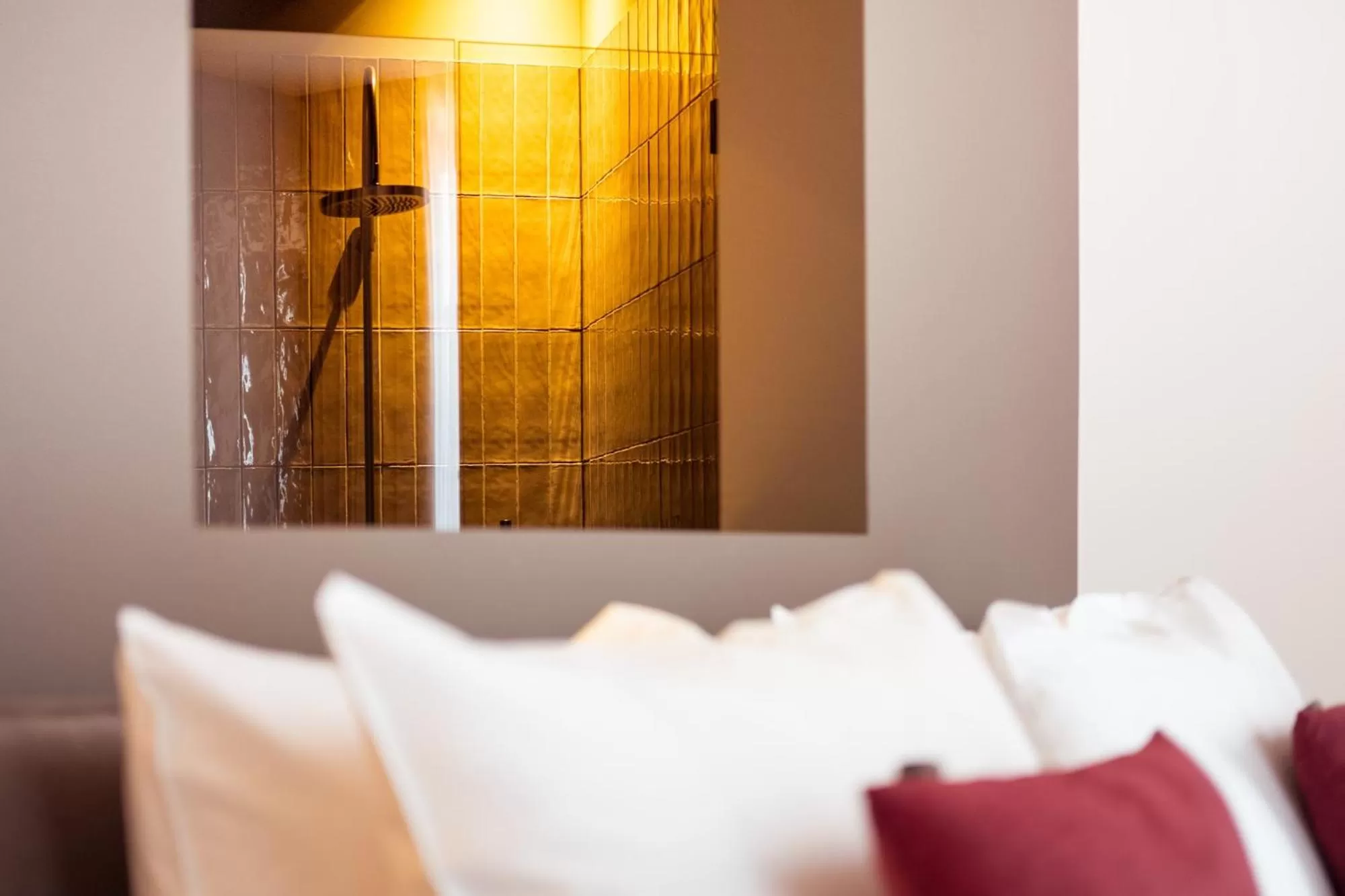 Bathroom, Bed in U Eat & Sleep Antwerp