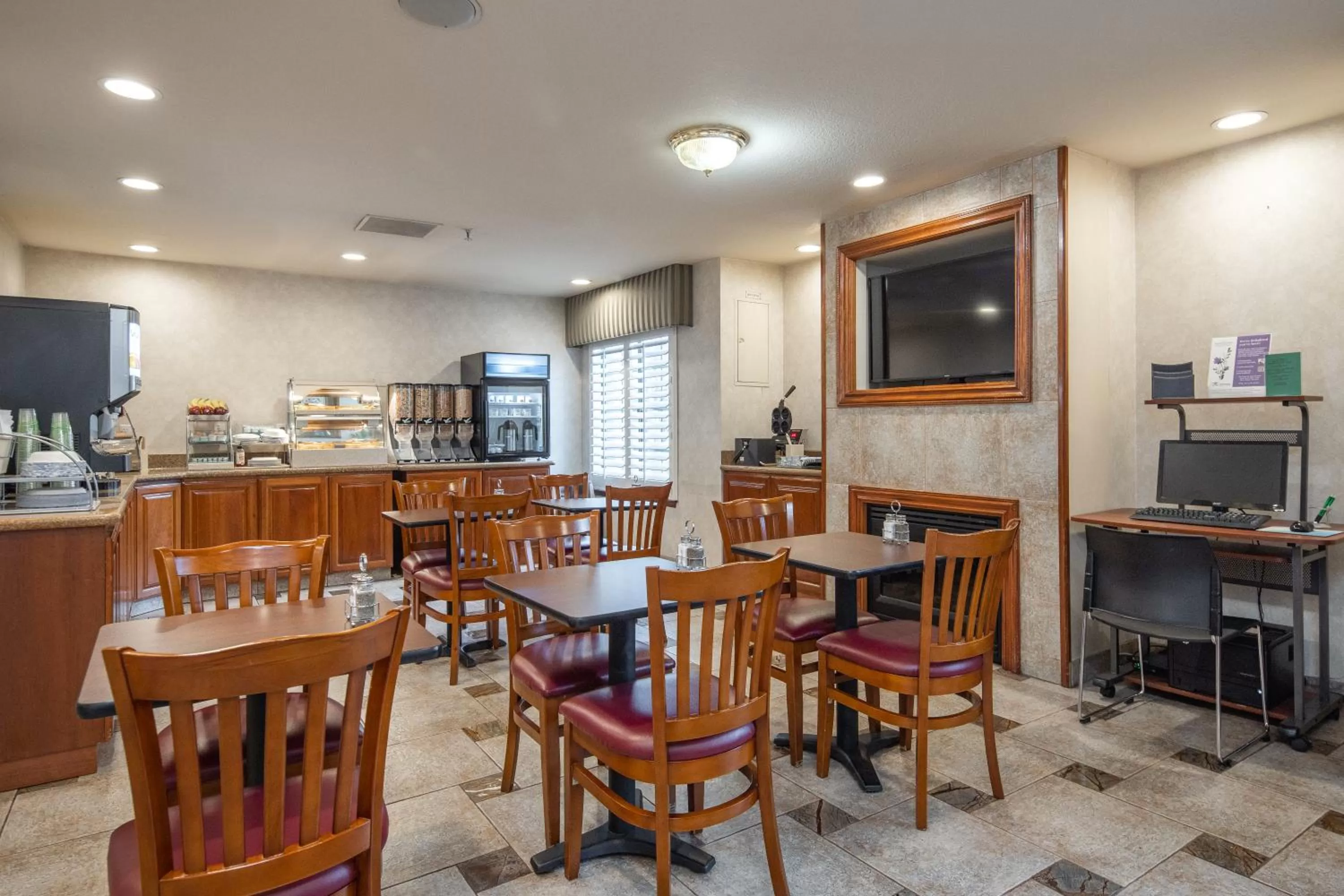 Restaurant/places to eat in Atherton Park Inn and Suites