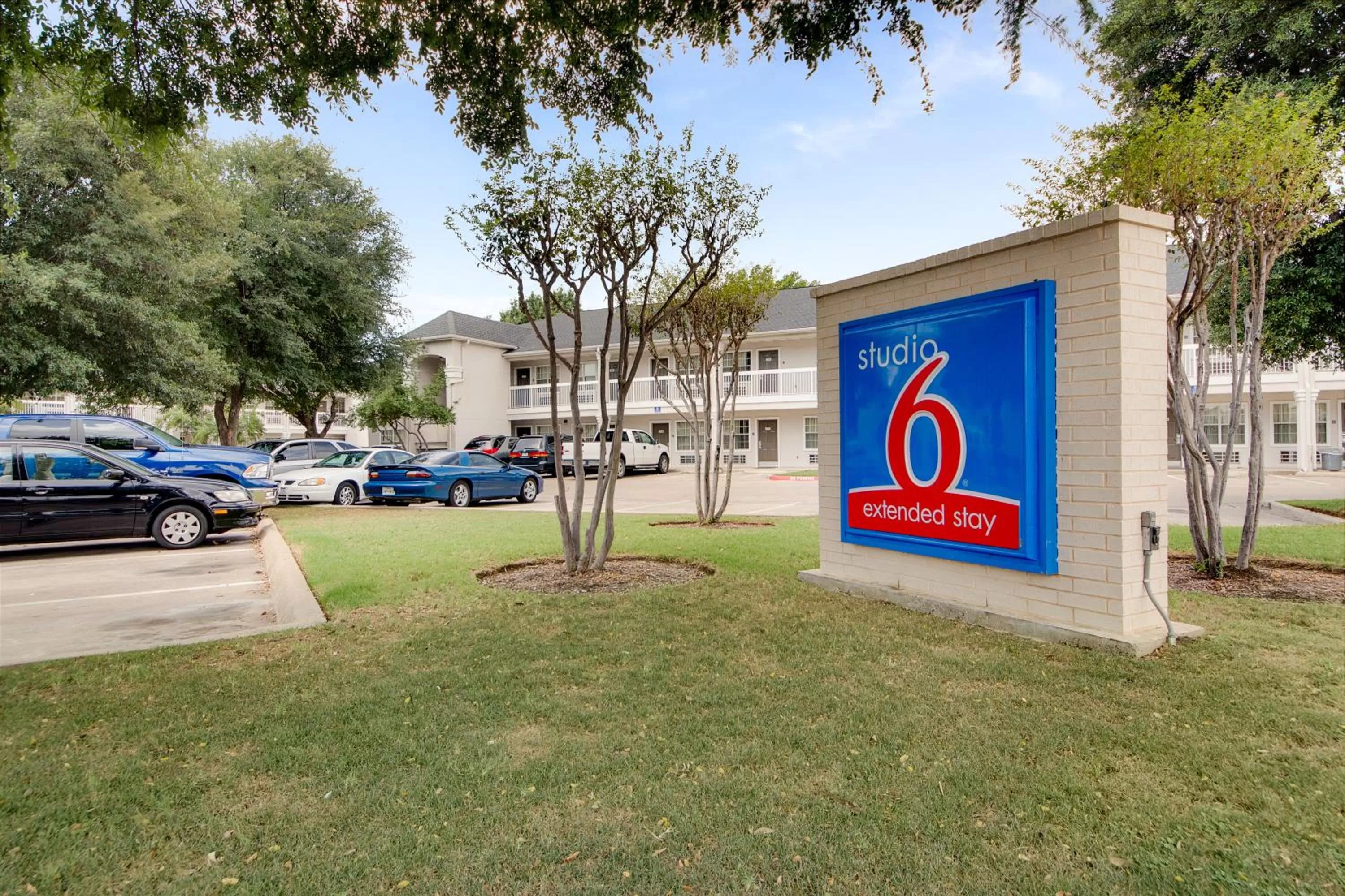 Property building in Studio 6-North Richland Hills, TX - Fort Worth