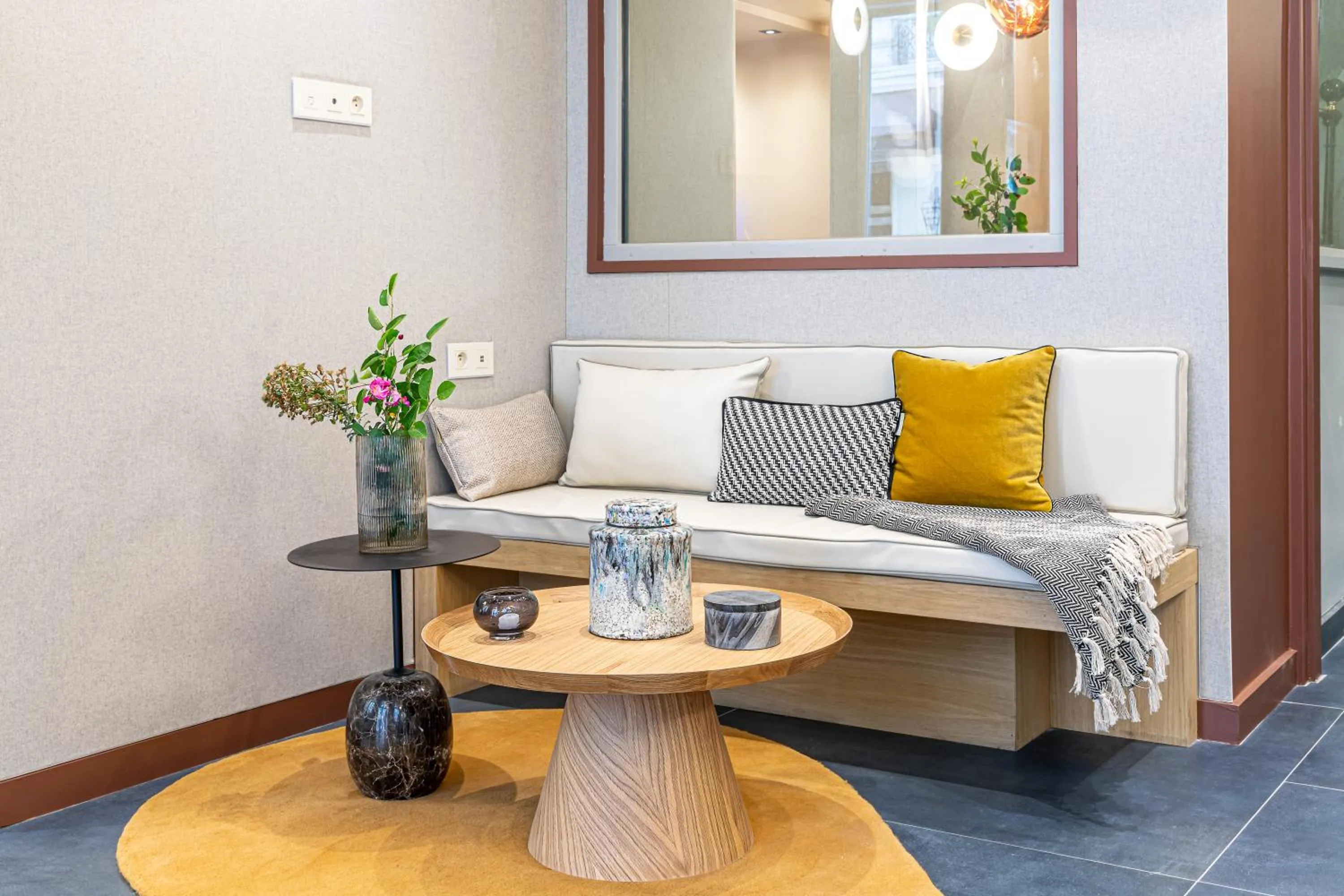 Lobby or reception in Hôtel Veryste & Spa Paris