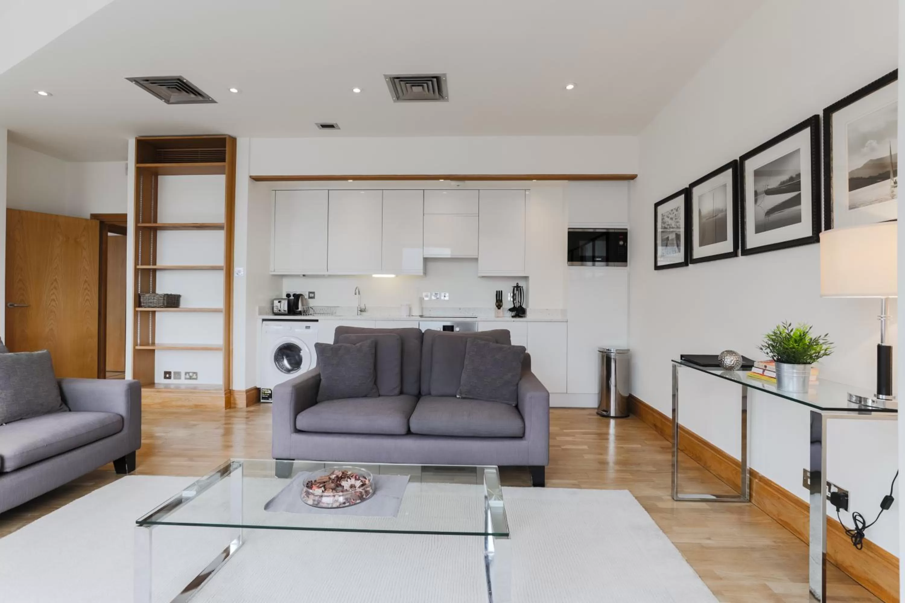 Kitchen or kitchenette, Seating Area in Monument Apartments