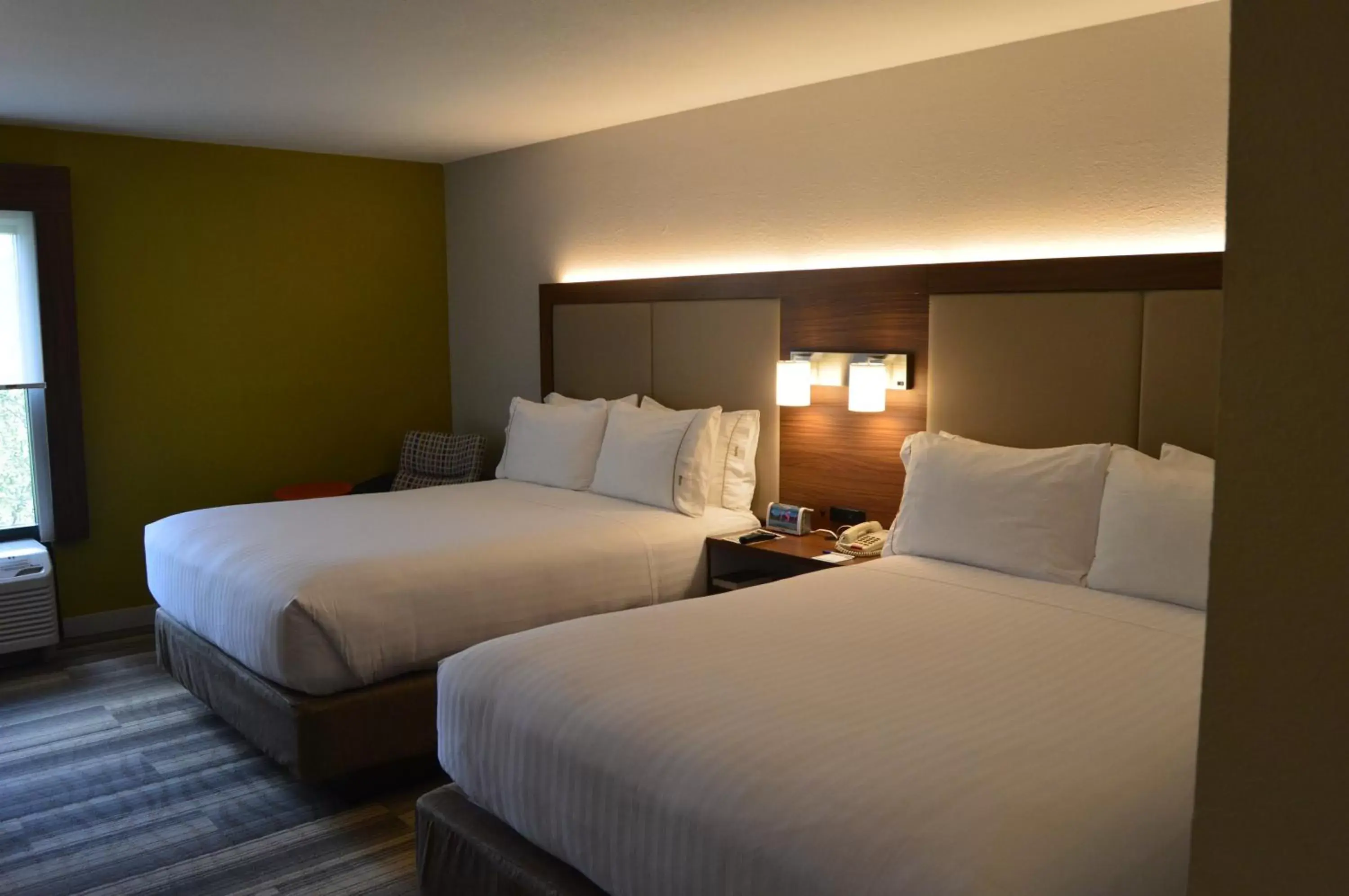 Double Room with Two Queen beds in Holiday Inn Express Hotel & Suites Jacksonville-South, an IHG Hotel Double Room with Two Queen beds in Holiday Inn Express Hotel & Suites Jacksonville-South, an IHG Hotel