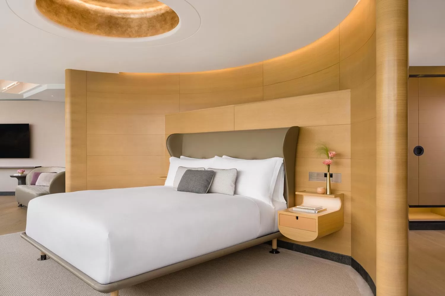 Bedroom, Bed in Regent Hong Kong