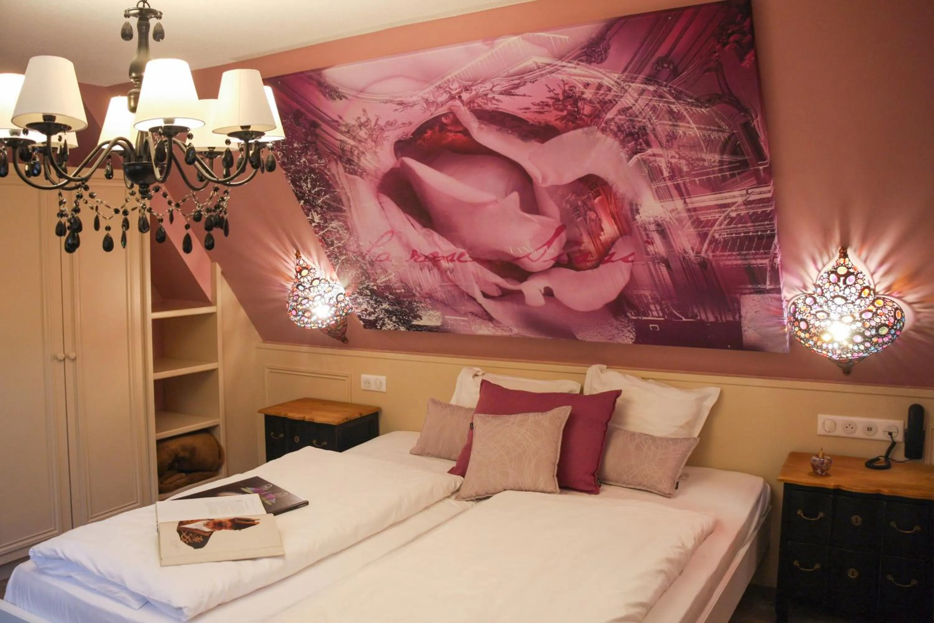 Photo of the whole room, Bed in Hotel Roses