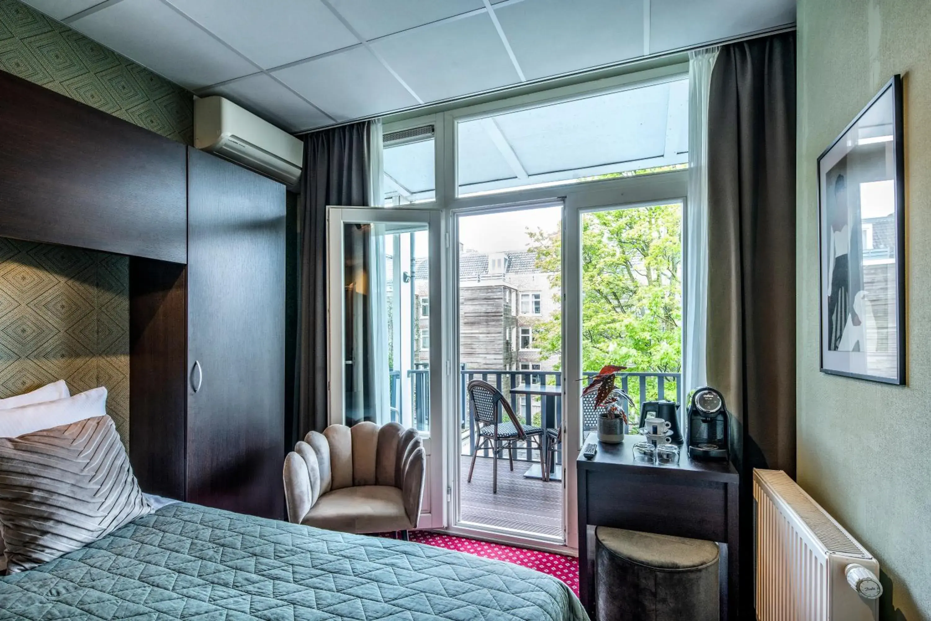 Double Room with Balcony in Hotel Atlantis Amsterdam Double Room with Balcony in Hotel Atlantis Amsterdam