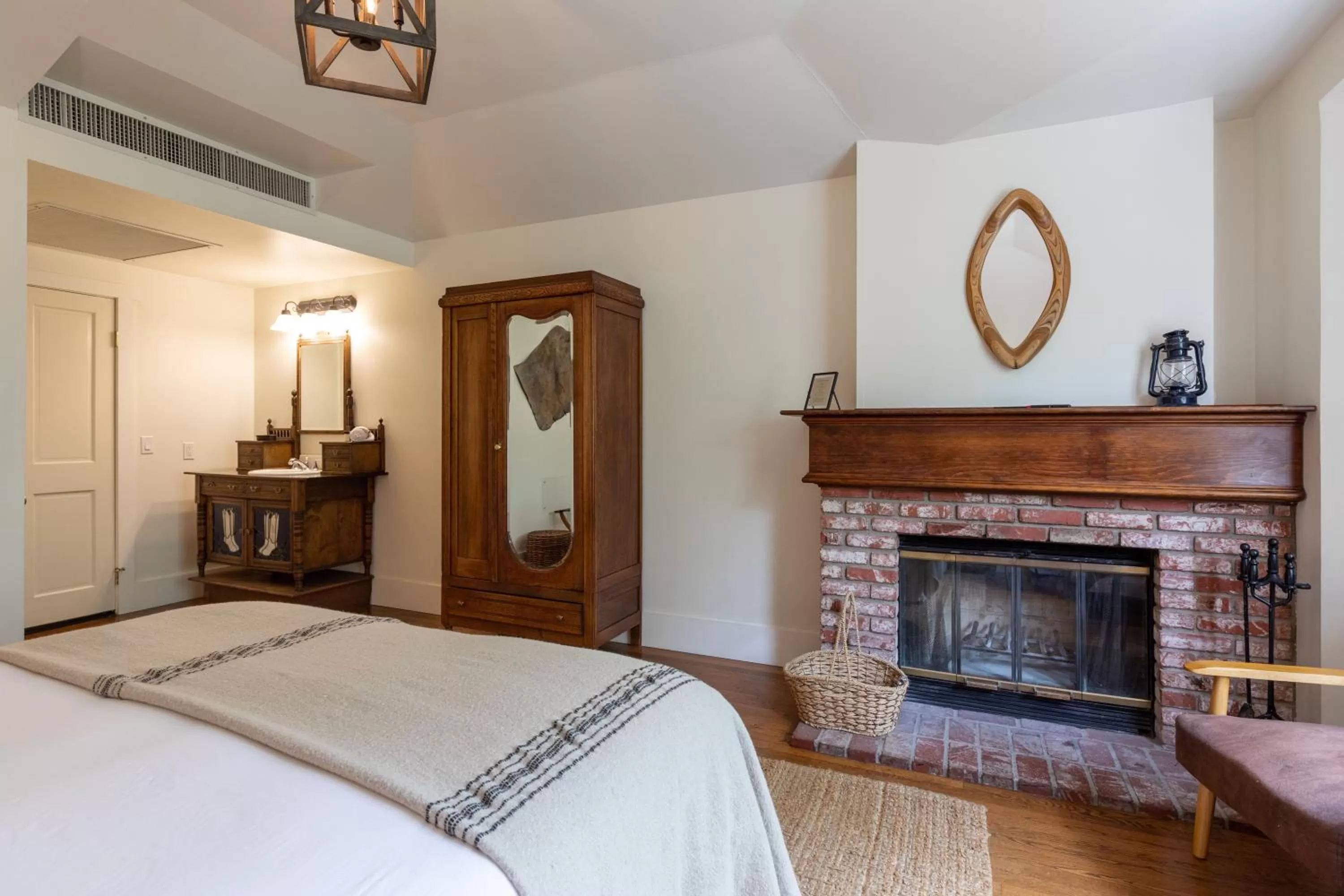 Bed in The Ballard Inn