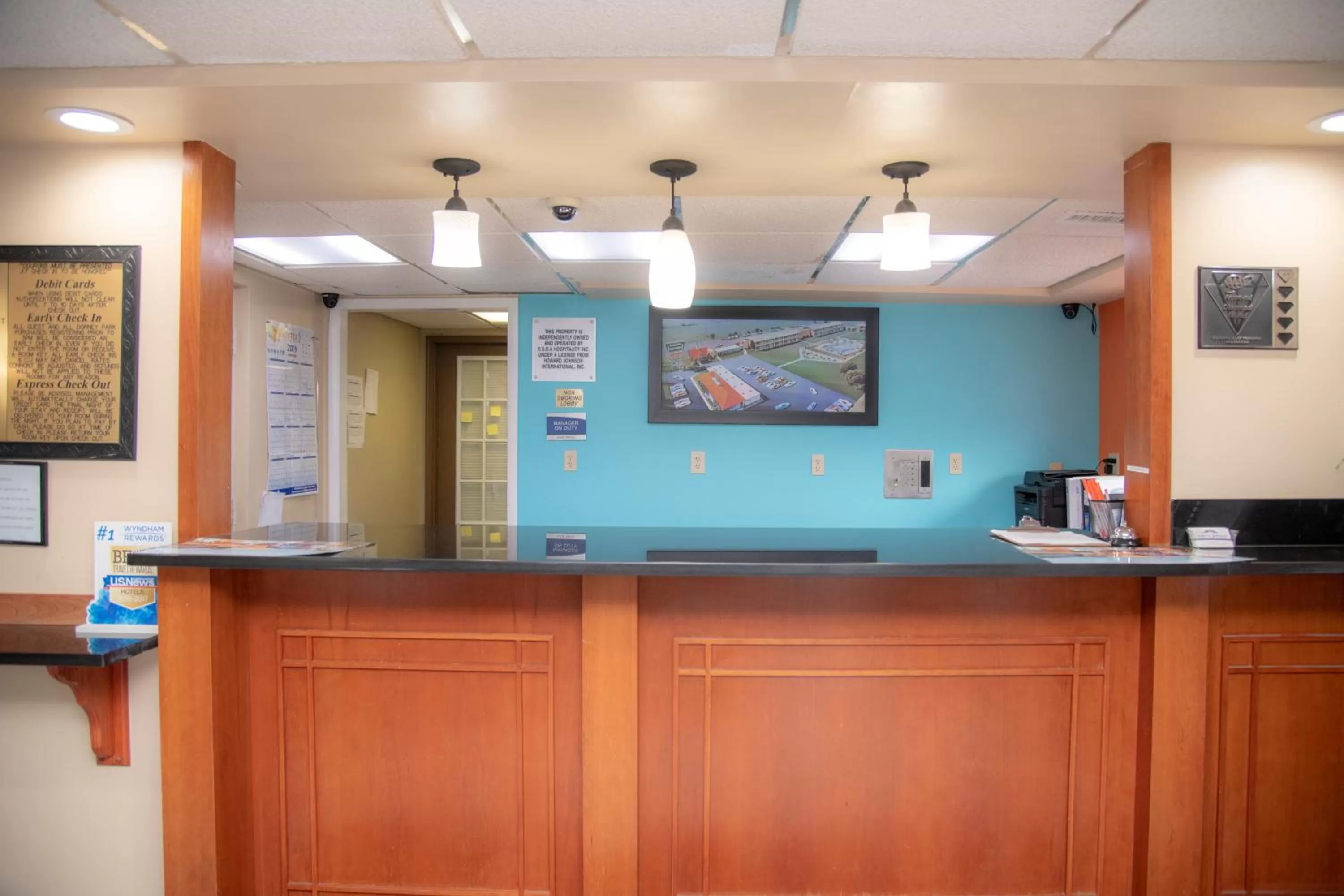 Lobby or reception in Howard Johnson by Wyndham Allentown/Dorney Hotel & Suites