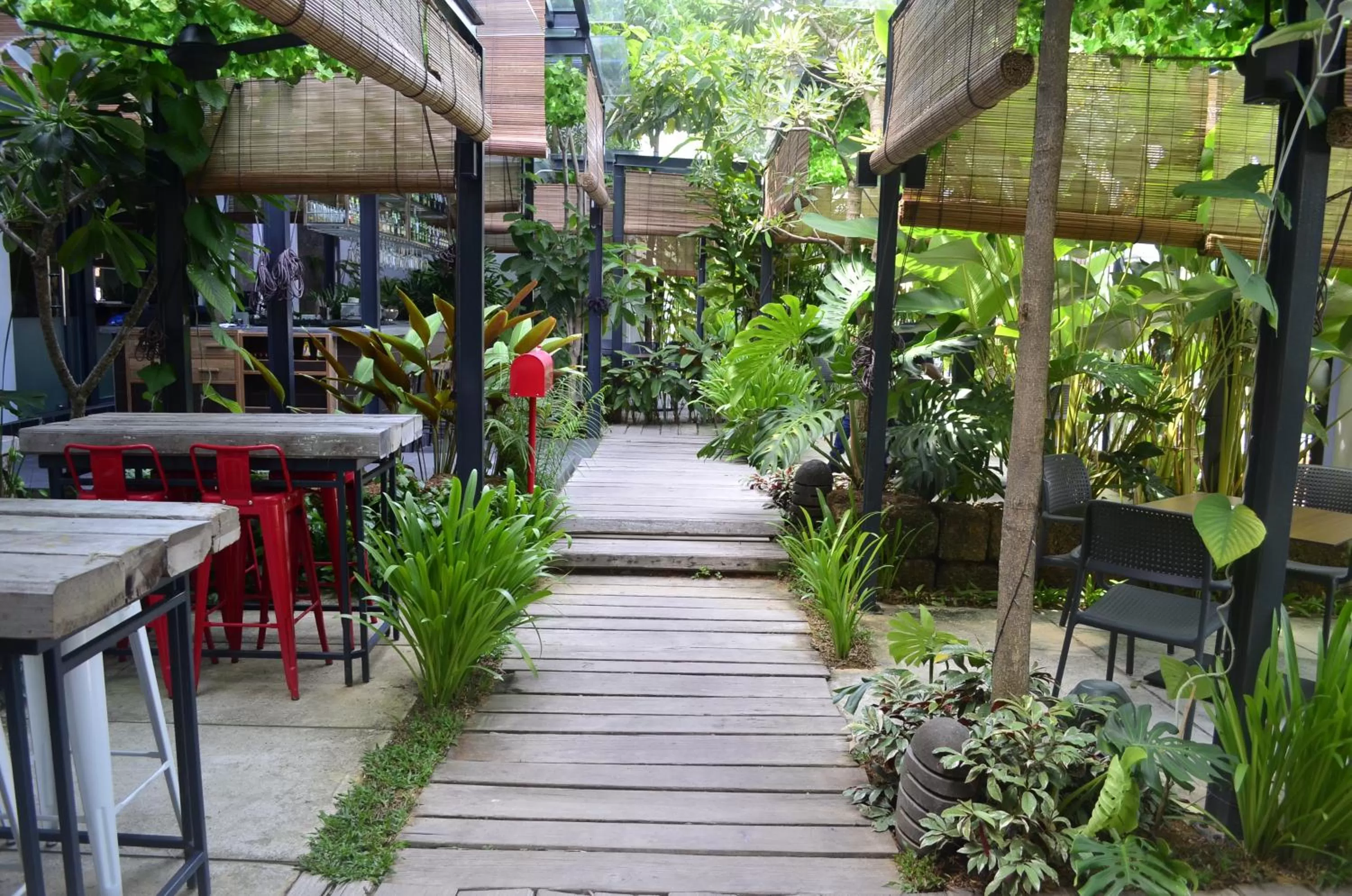 Patio in 1825 Gallery Hotel