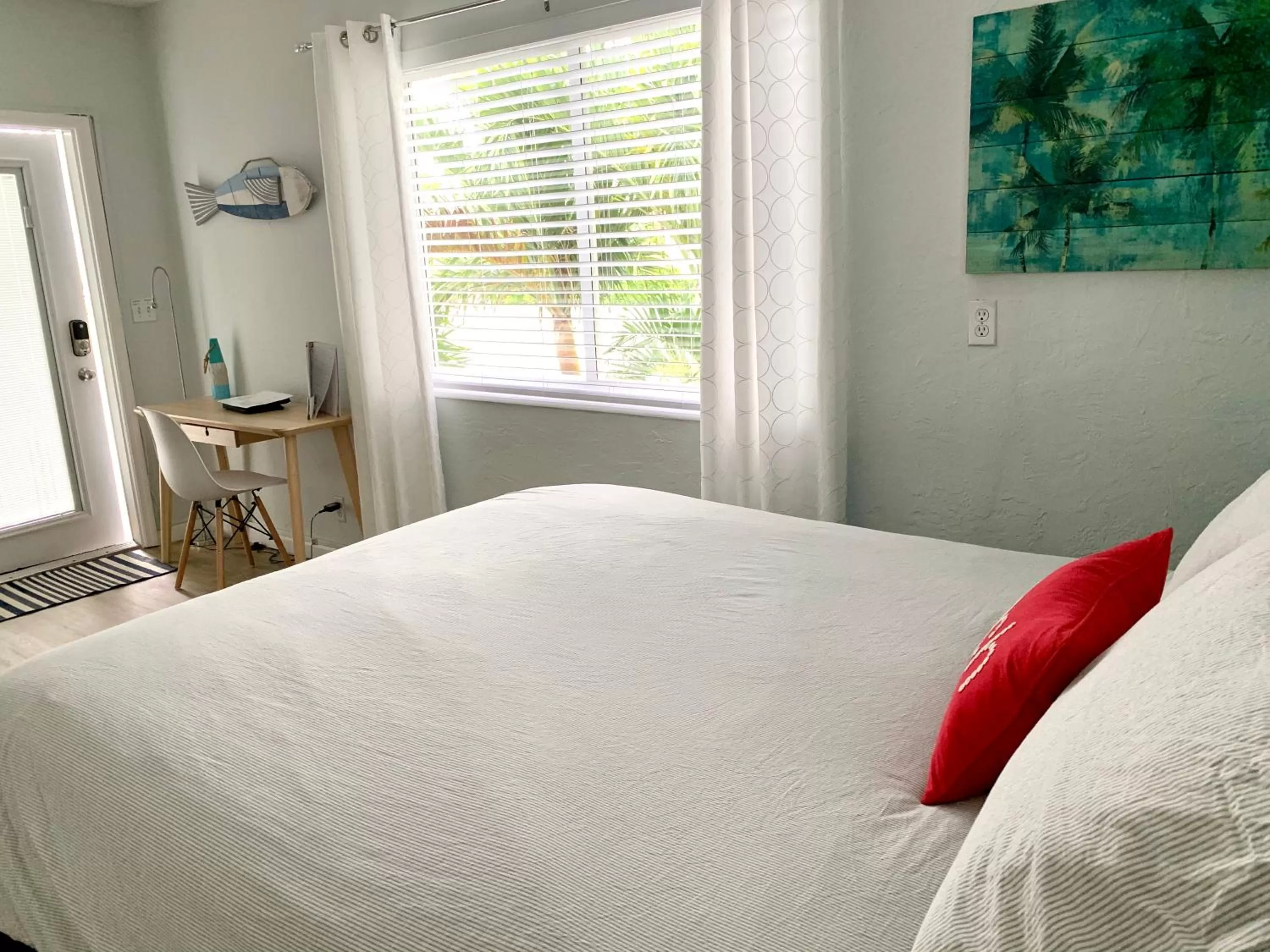 Bed in 4145 By The Sea Inn & Suites