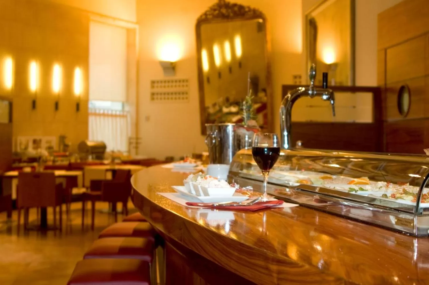 Restaurant/places to eat in Sercotel Palacio de Tudemir