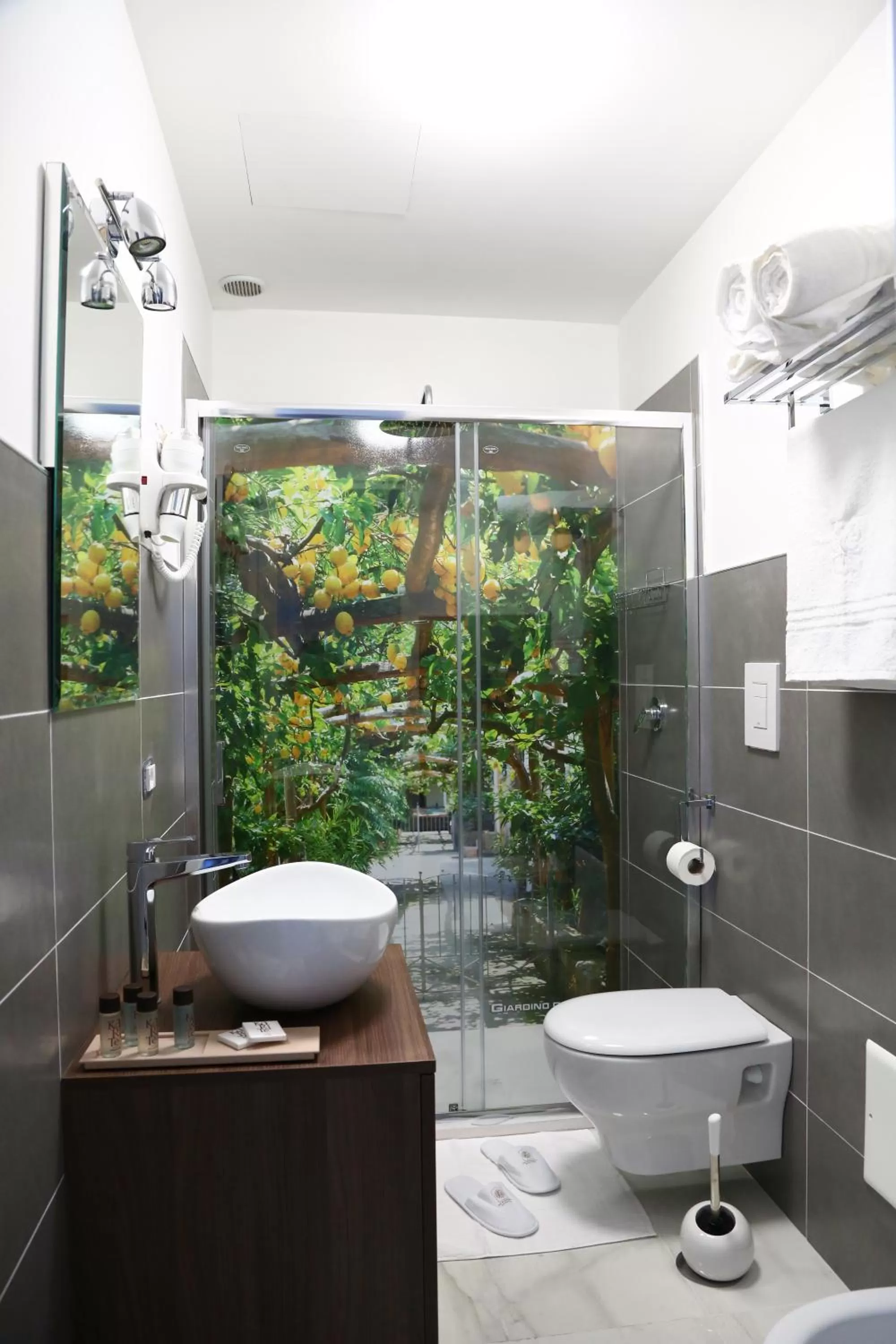 Bathroom in Palazzo Caracciolo del Sole