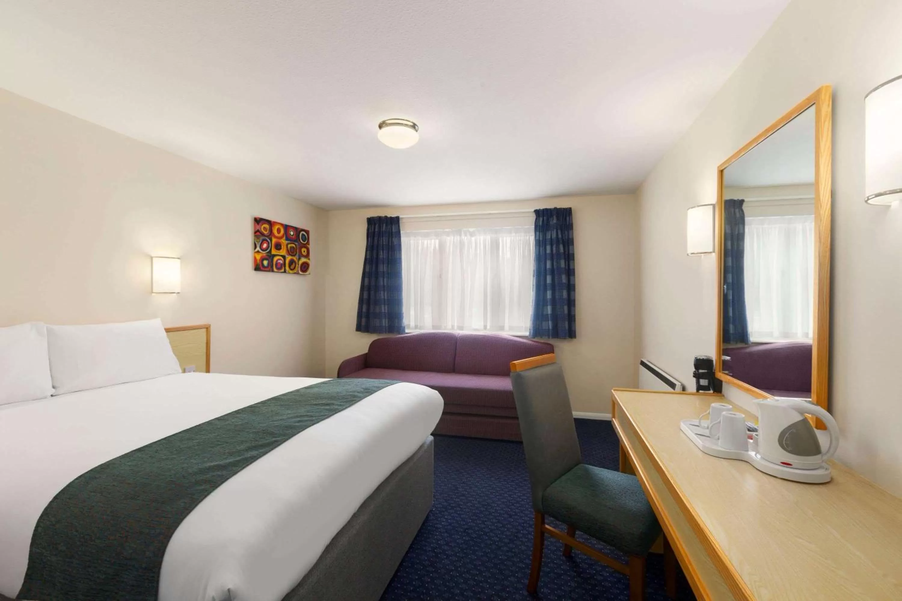 Photo of the whole room, Bed in Days Inn Sutton Scotney South