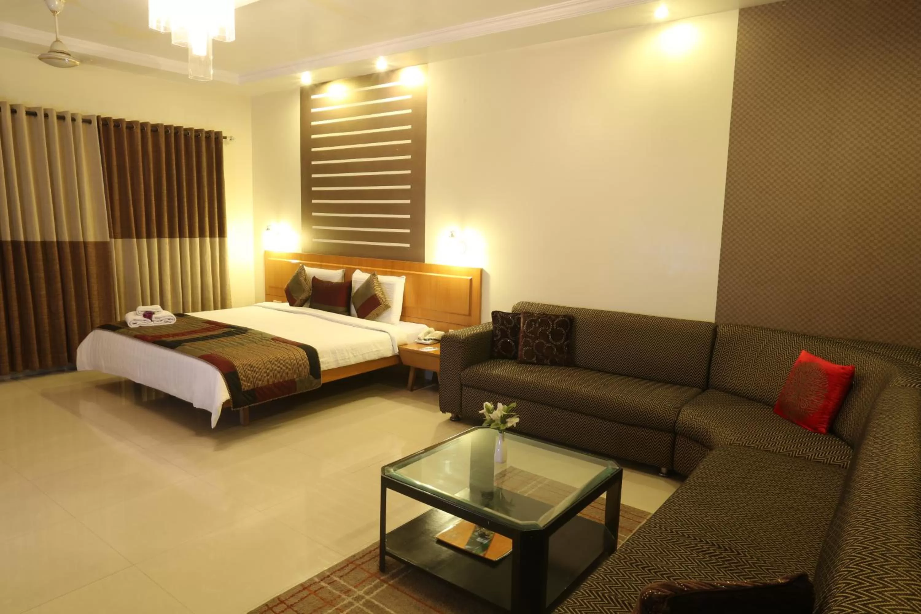 Bed in Vishwaratna Hotel