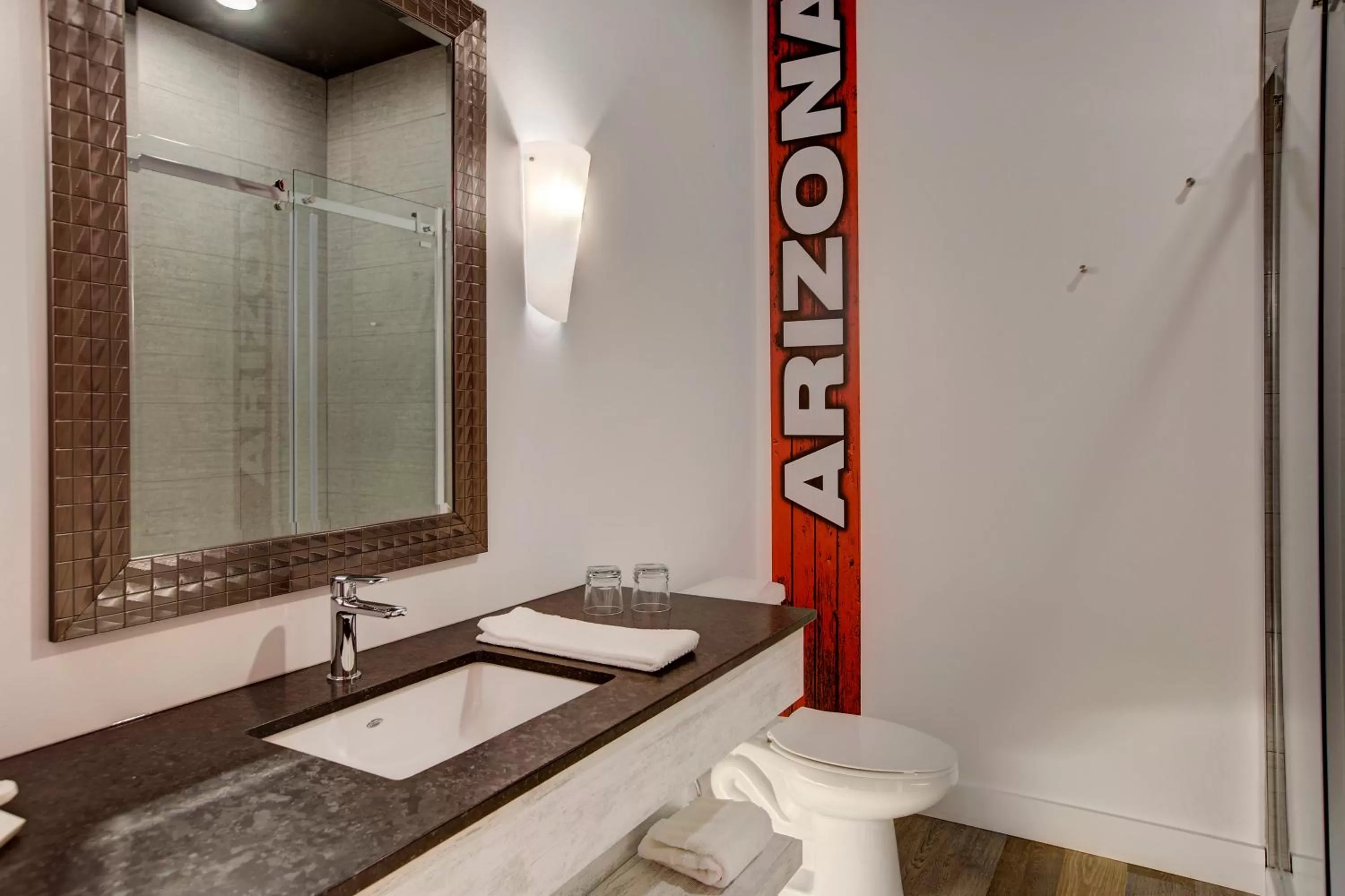 Toilet in Hotel Historique et Manoir Route 66