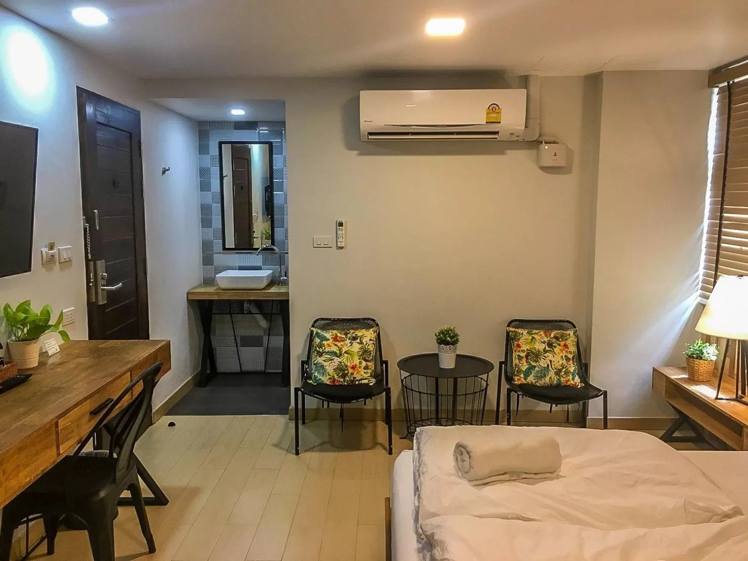 Photo of the whole room, Bed in Bangkok Saran Poshtel