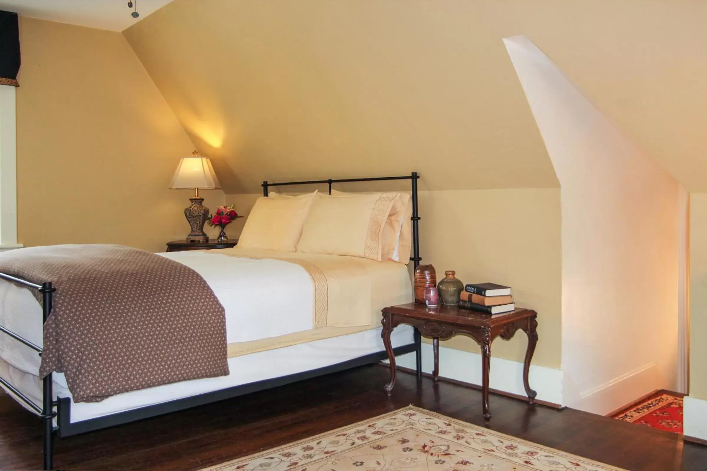 Standard Queen Room in Hillbrook Inn & Spa Standard Queen Room in Hillbrook Inn & Spa