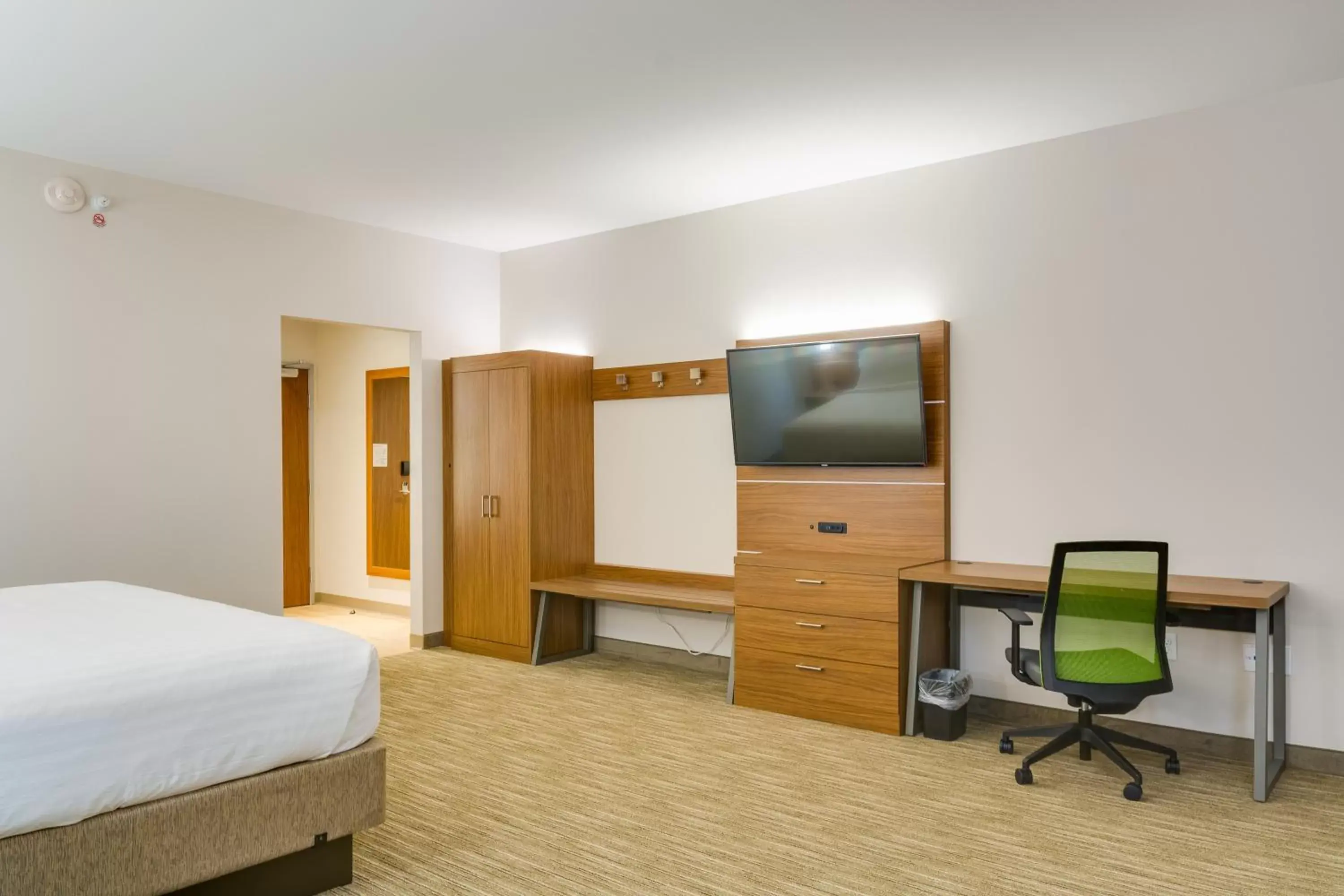 Standard King Room with Extra Space in Holiday Inn Express & Suites Russellville by IHG Standard King Room with Extra Space in Holiday Inn Express & Suites Russellville by IHG