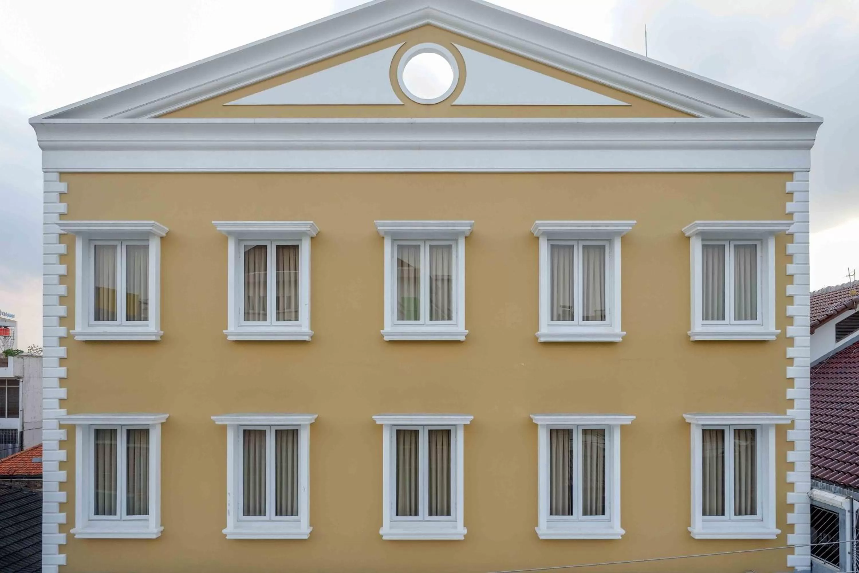 Property building in Sans Hotel Empress Simpang Lima