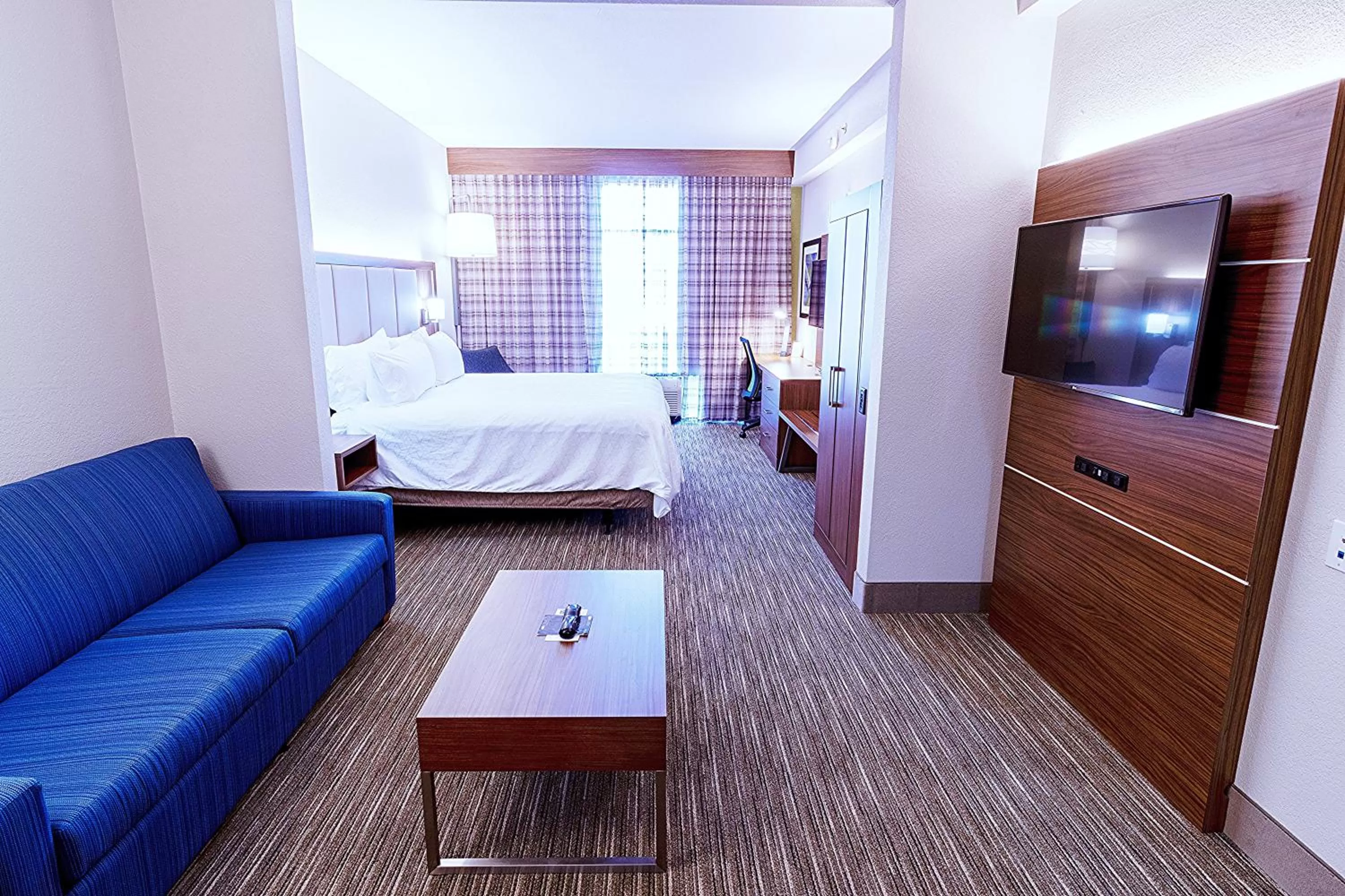 Photo of the whole room, Bed in Holiday Inn Express Hotel & Suites Crestview South I-10 by IHG