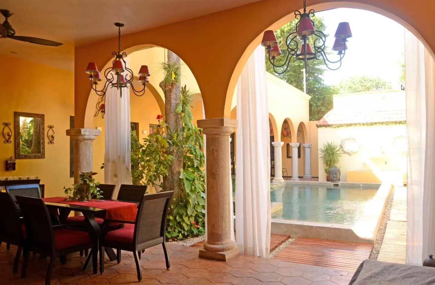 Ochenta Y Dos Bed & Breakfast & Spa