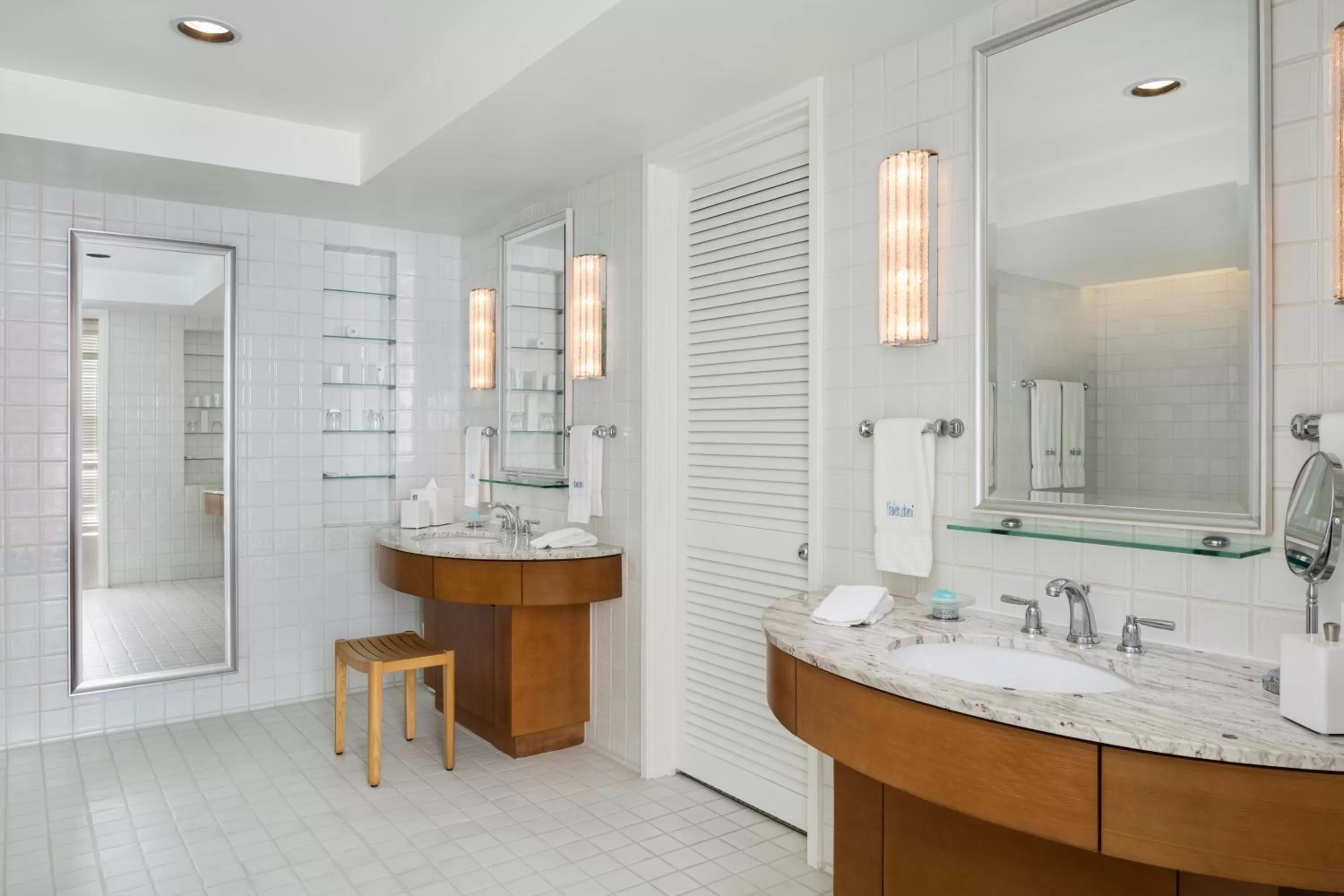 Shower in Halekulani - NO RESORT FEE
