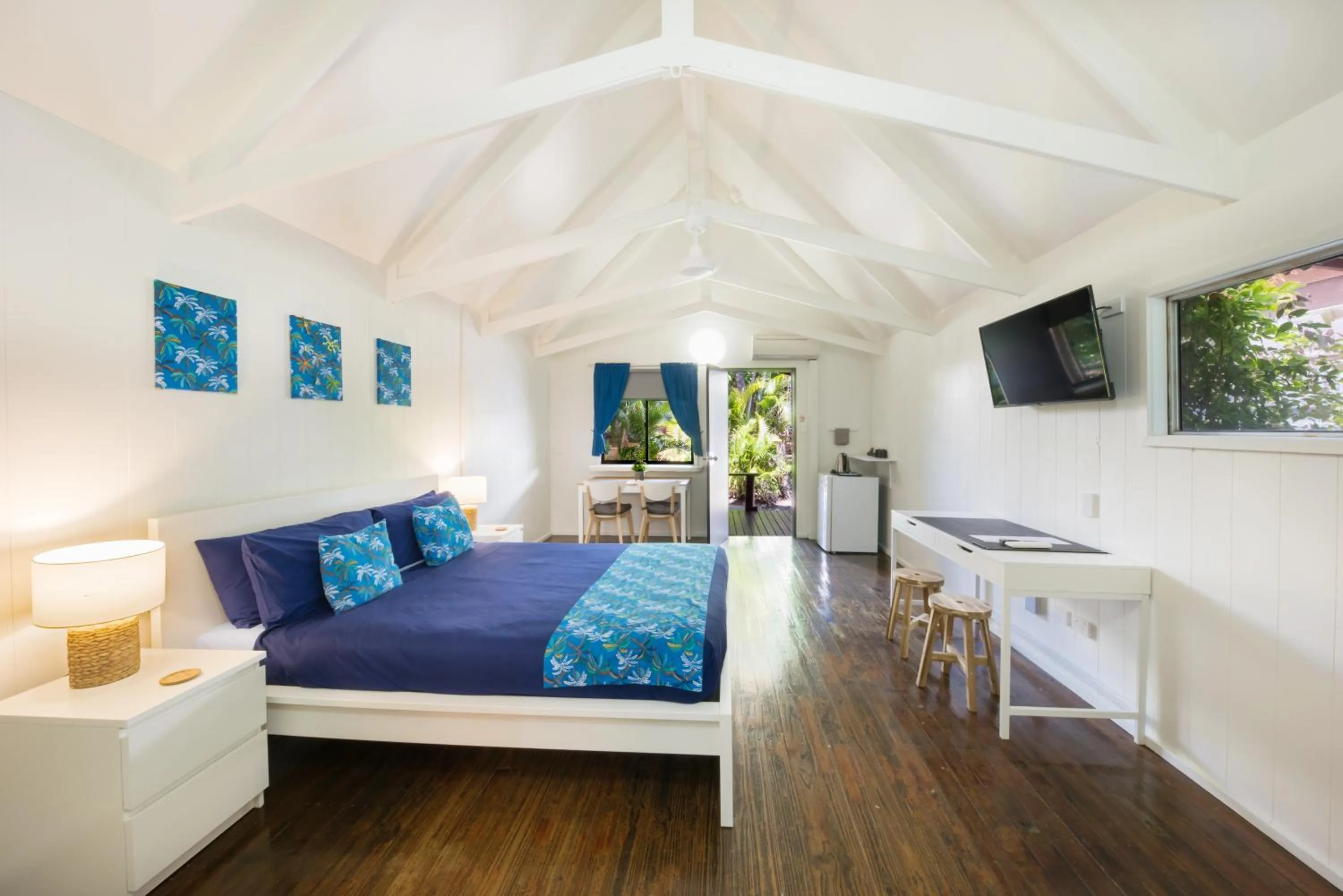 TV and multimedia, Bed in Airlie Beach Magnums - Adults Only