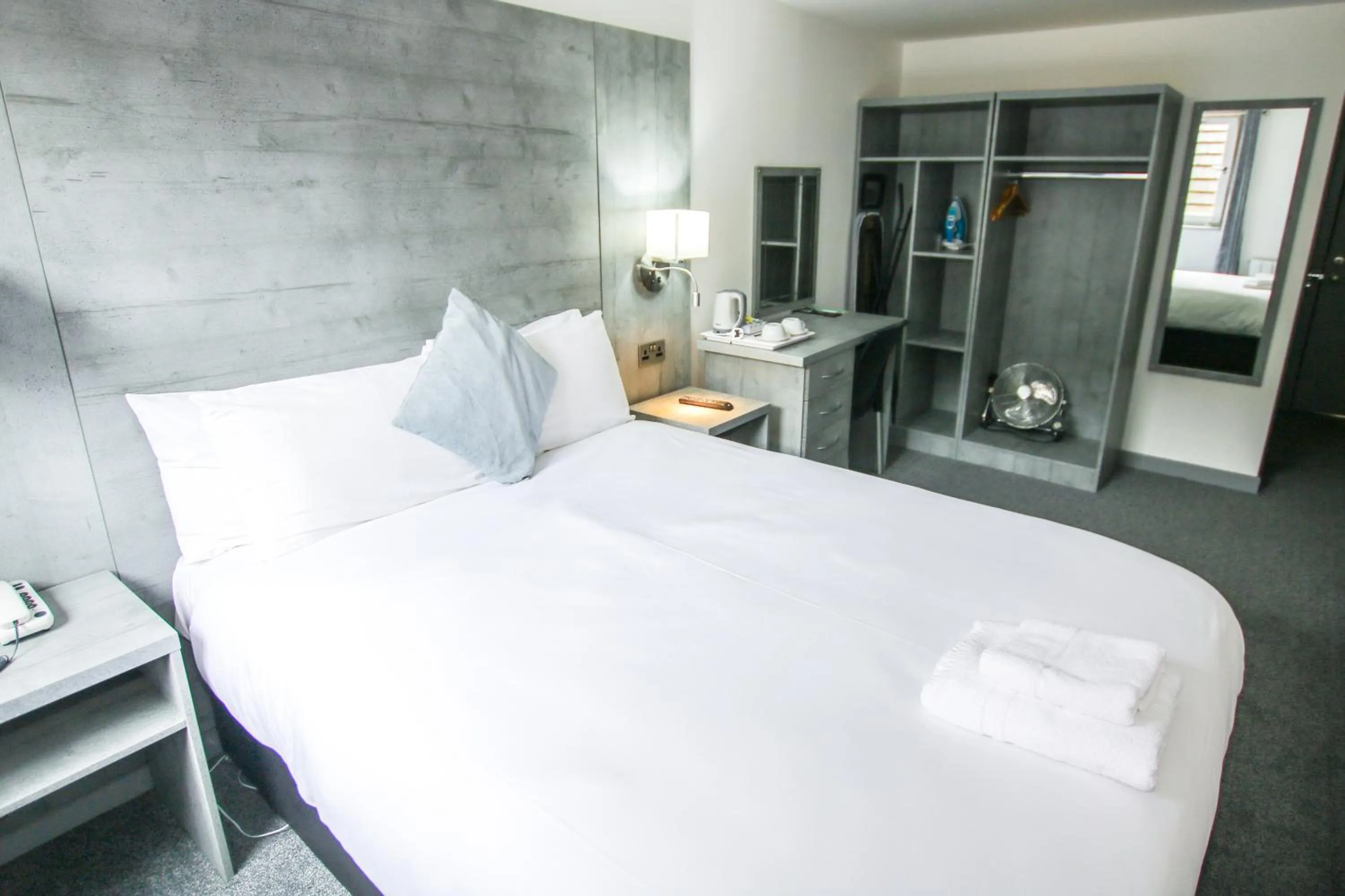 Bed in Brunswick Merchant City Hotel