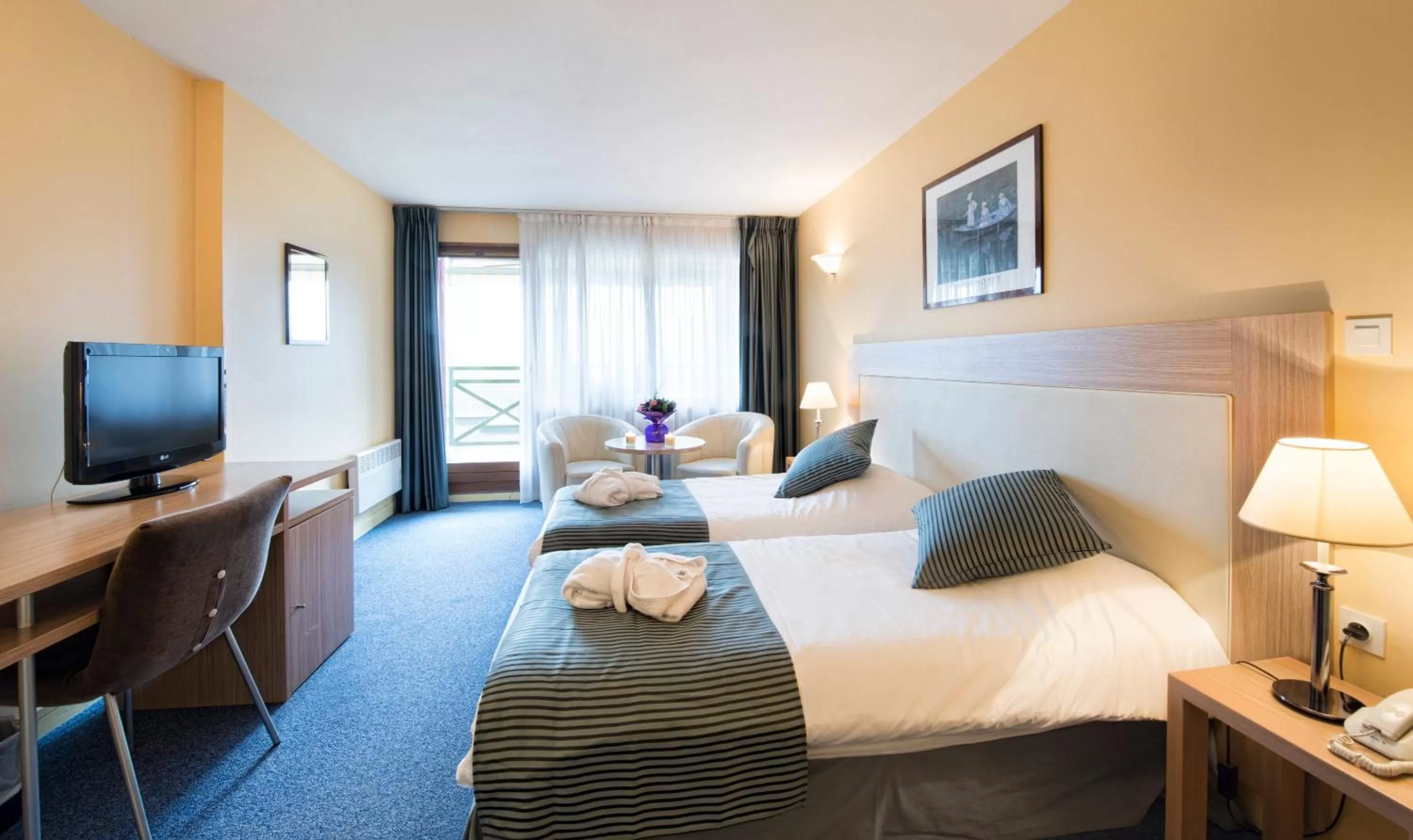 Triple Room with Spa Access in Hotel *** & Spa Vacances Bleues Villa Marlioz