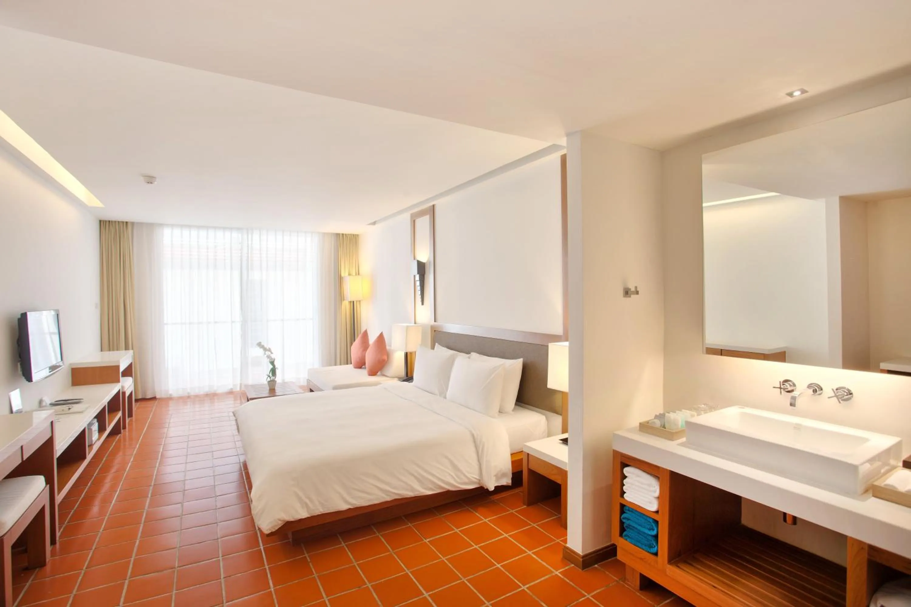 Photo of the whole room, Bed in Nap Patong