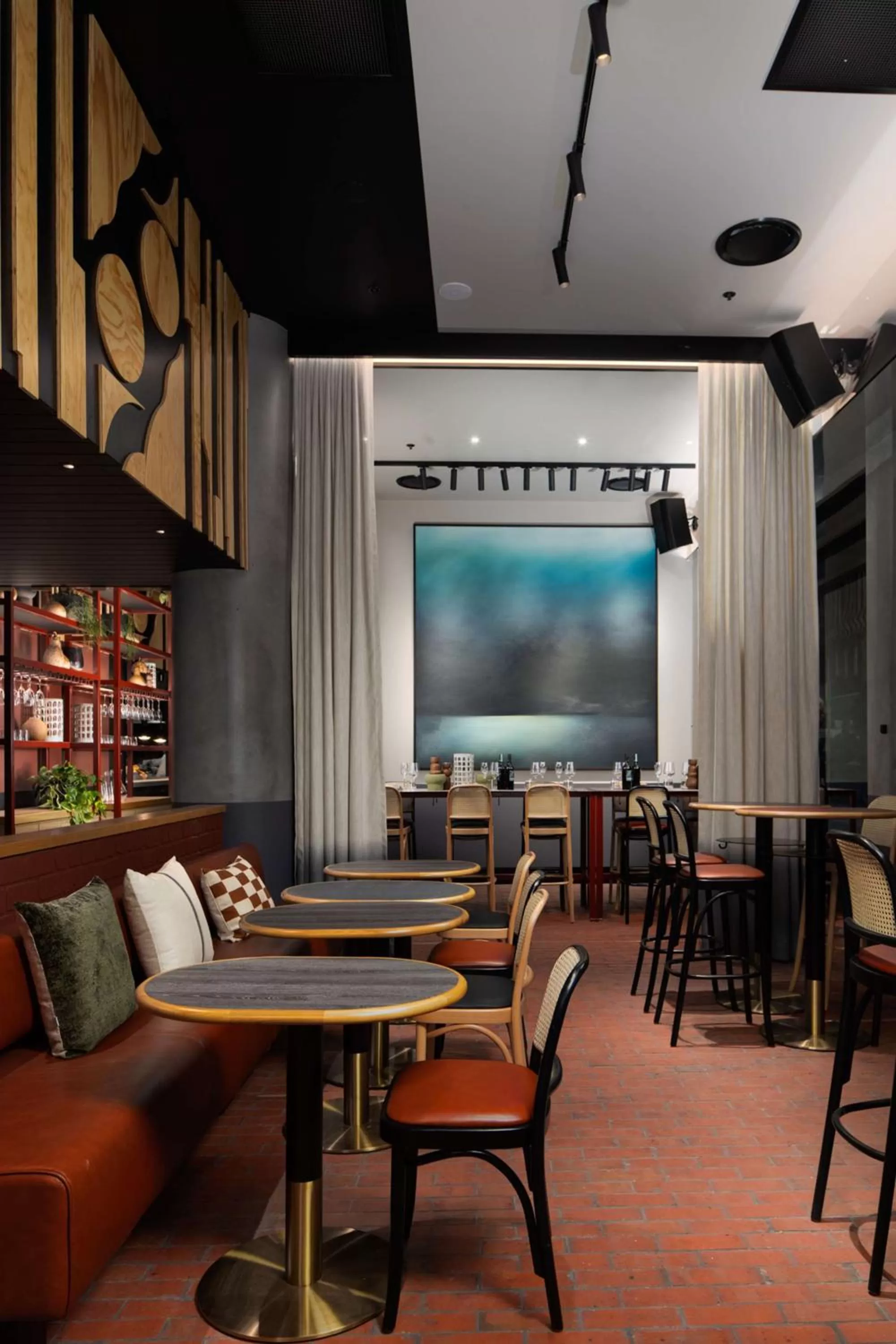 Lounge or bar in QT Newcastle