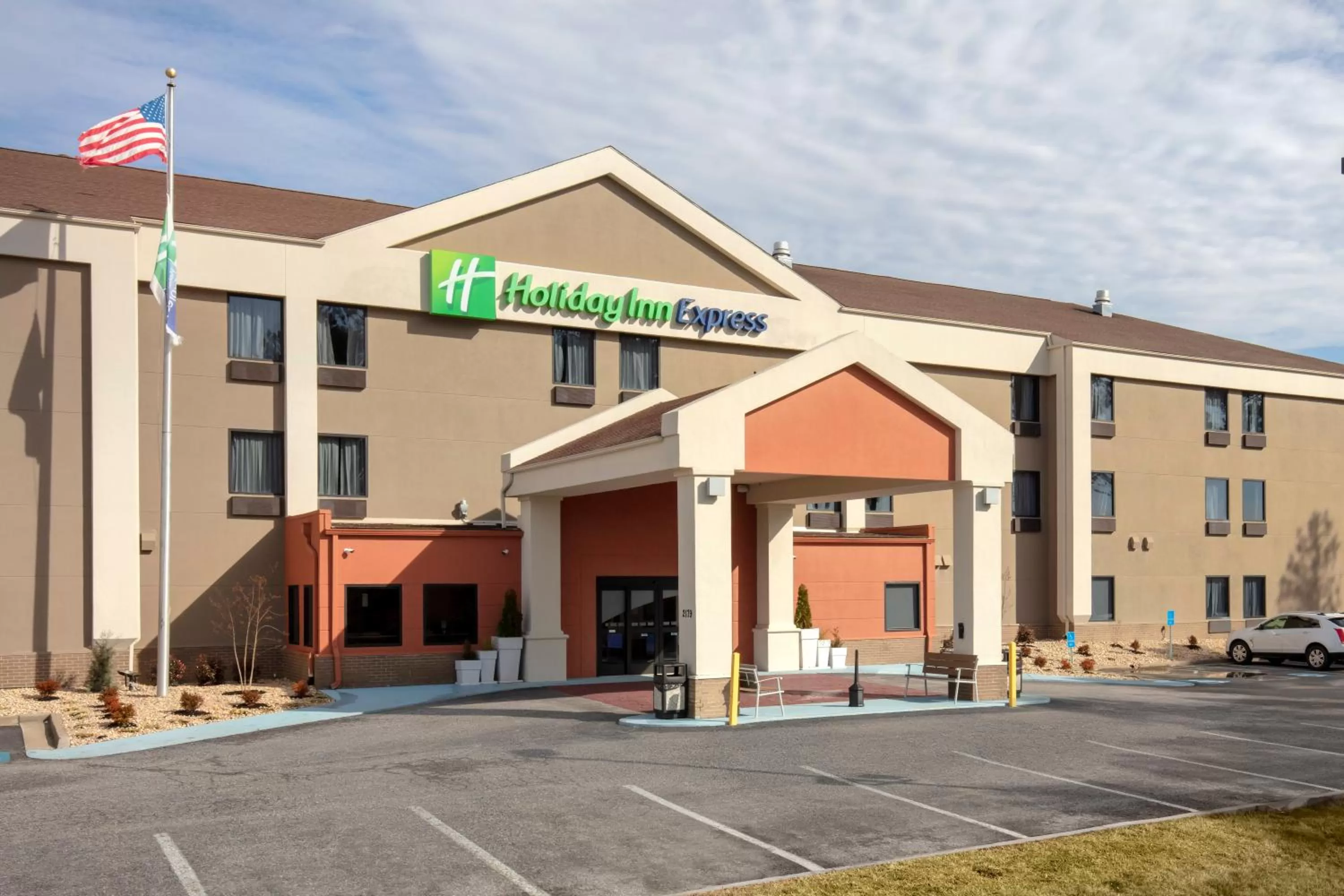Property building in Holiday Inn Express Metropolis by IHG
