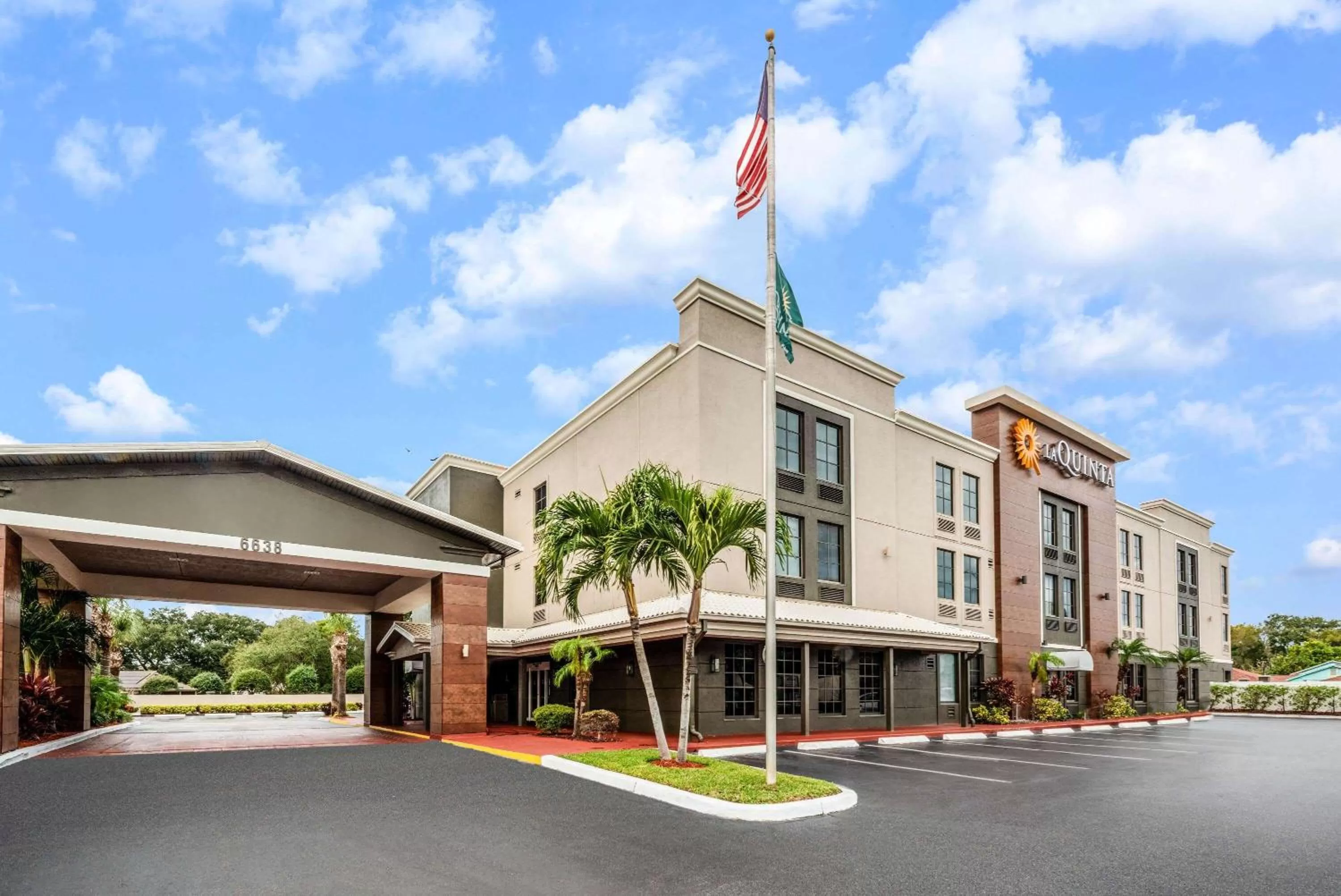 Property building in La Quinta by Wyndham St. Petersburg Northeast *Newly Renovated