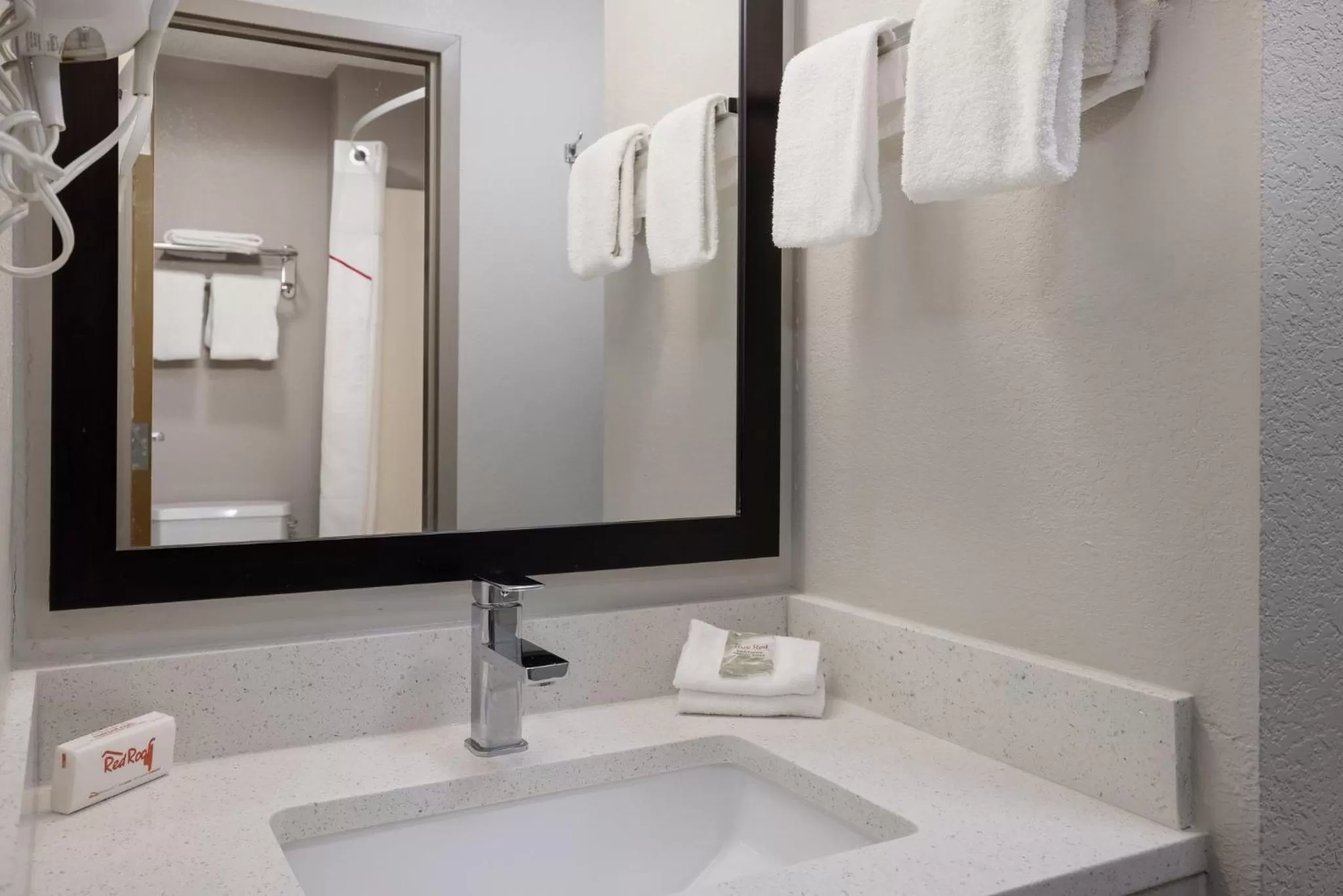 Photo of the whole room in Red Roof Inn Weedsport