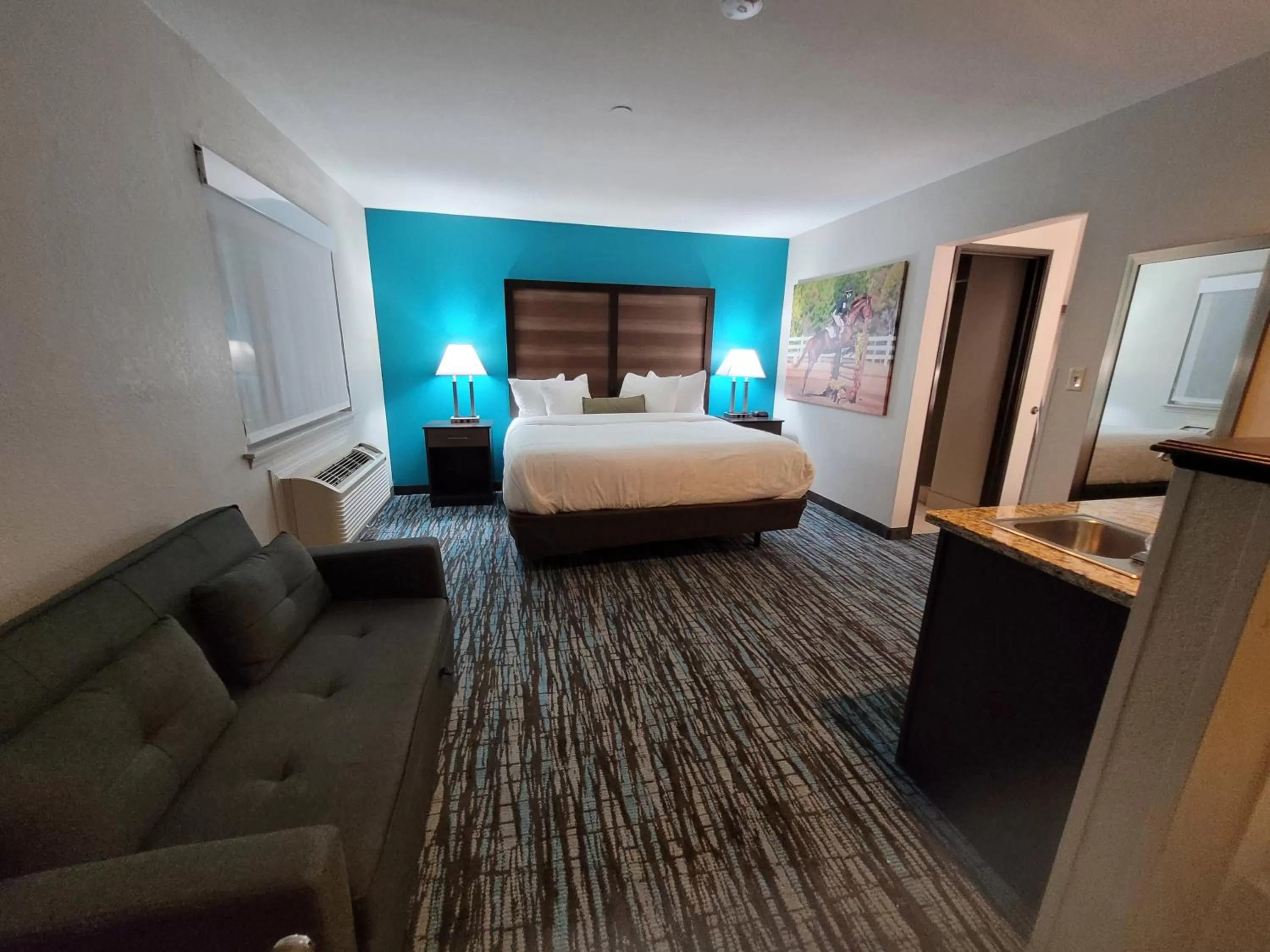 Bedroom, Bed in Clarion Pointe Harrodsburg-Danville